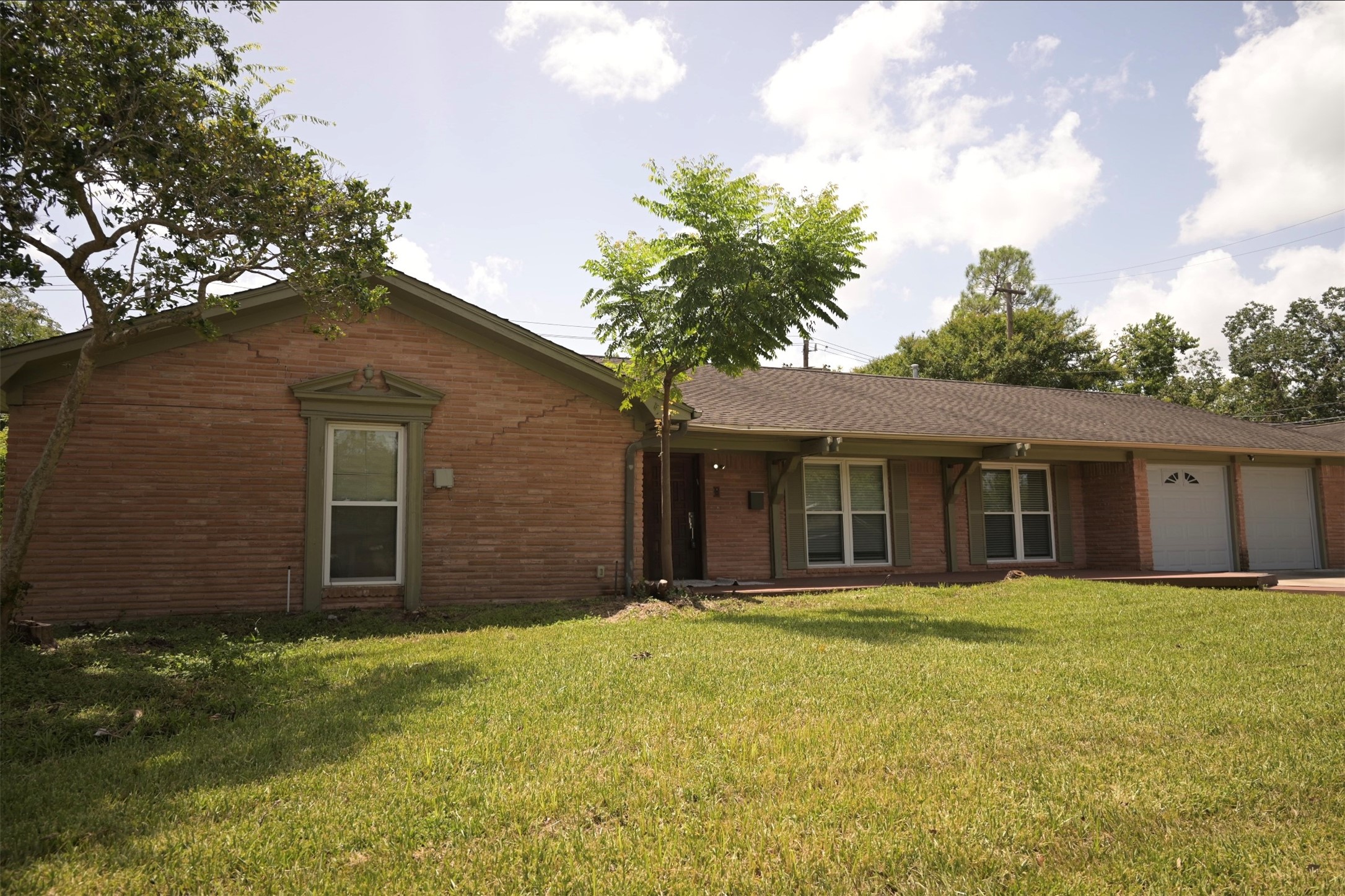 9810 Cliffwood Drive Property Photo 3