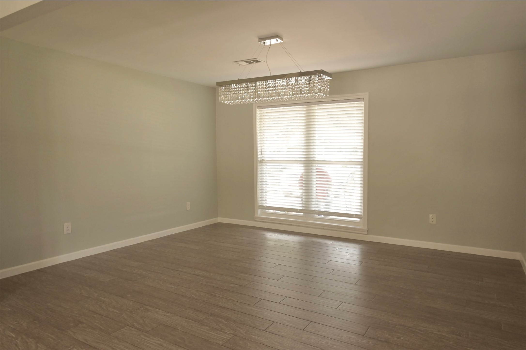 9810 Cliffwood Drive Property Photo 6