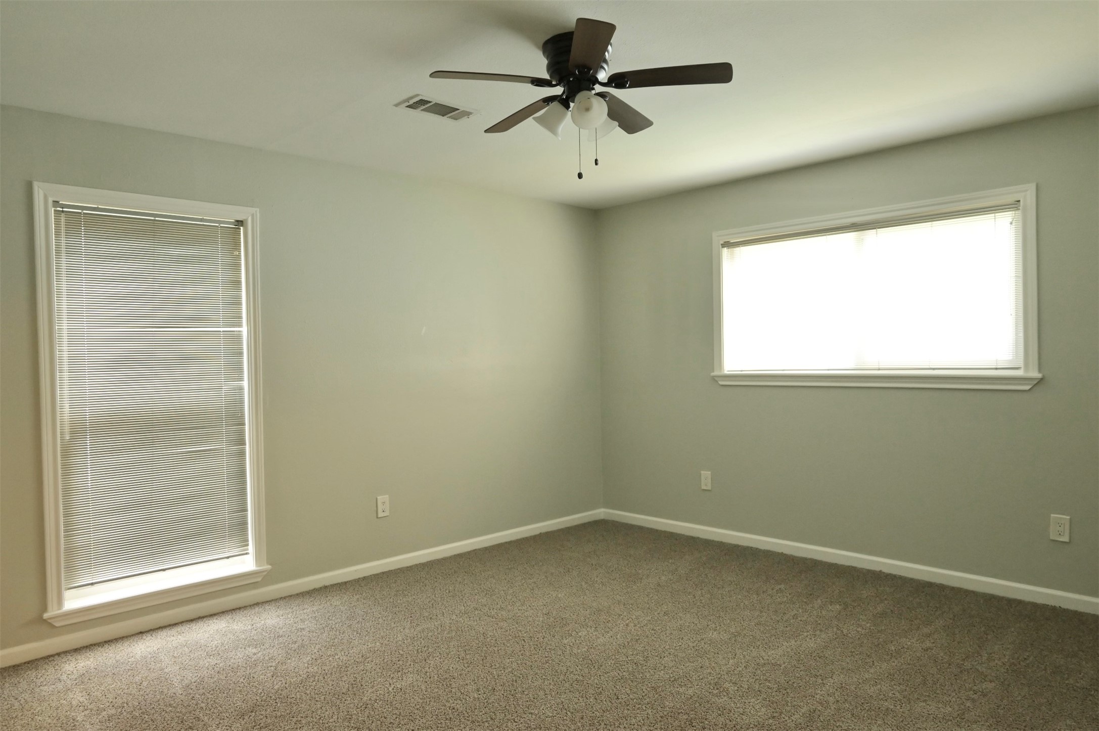 9810 Cliffwood Drive Property Photo 10
