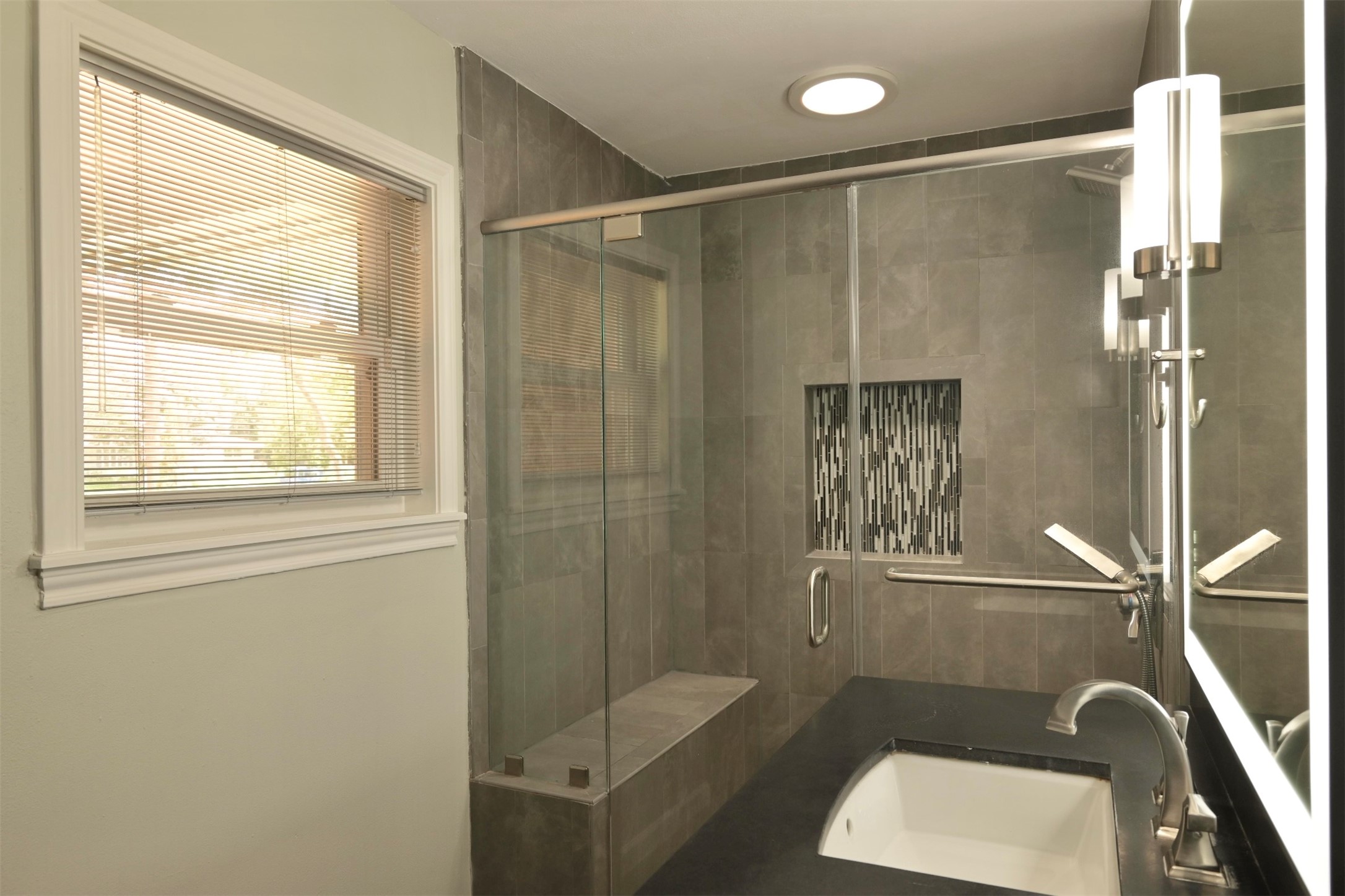 9810 Cliffwood Drive Property Photo 12