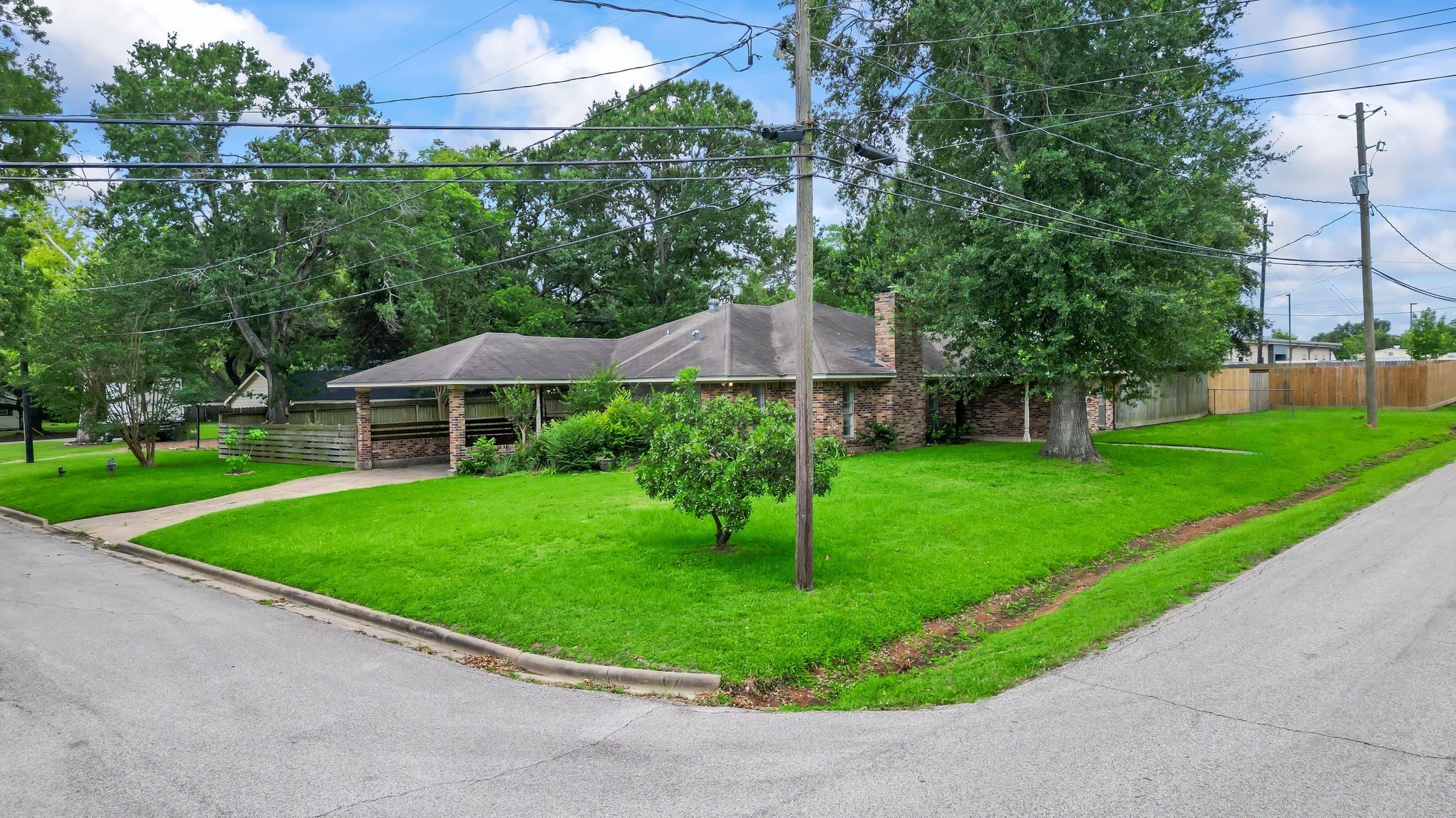 2103 Taylor Street Property Photo 2