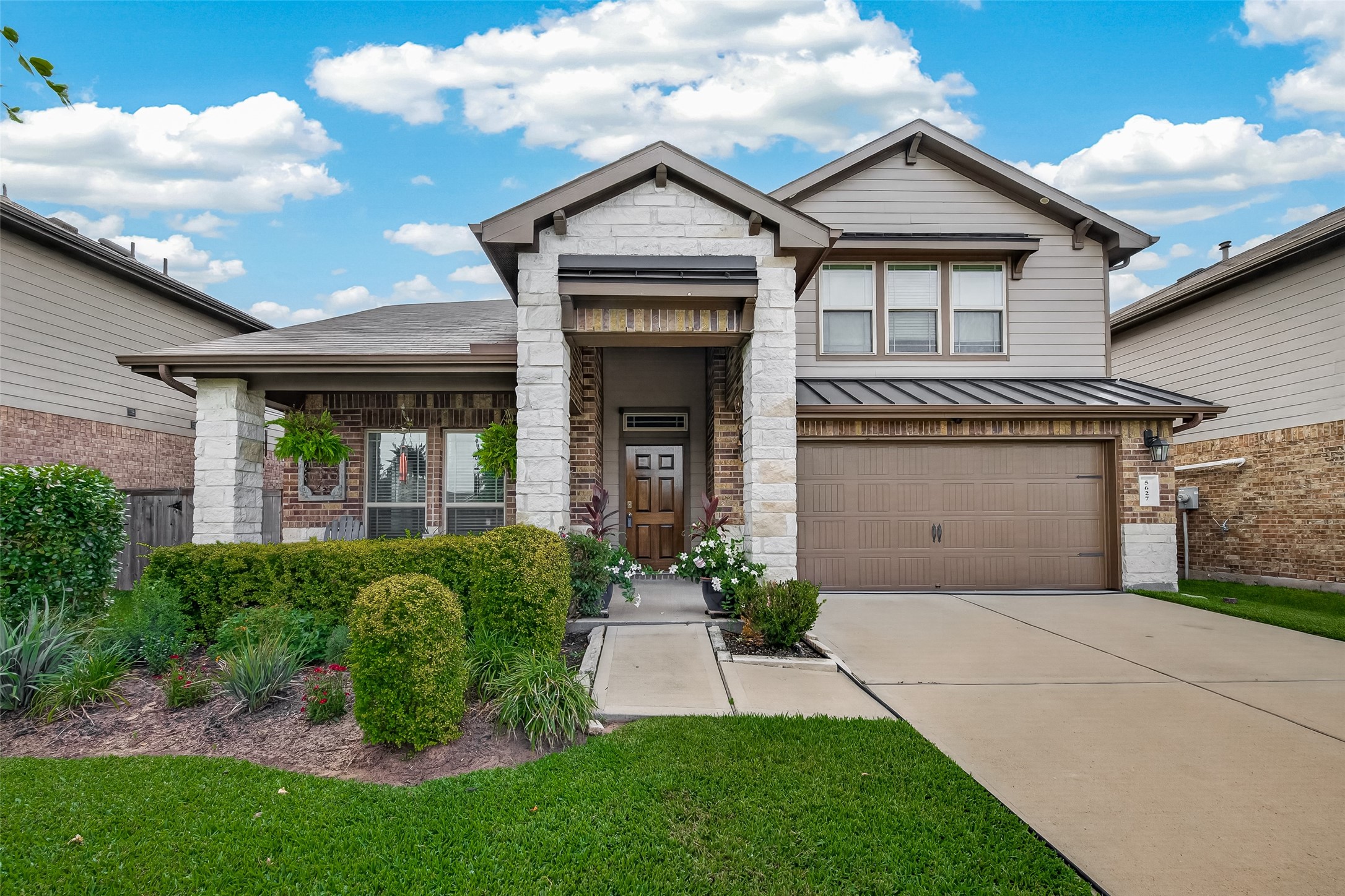 5627 Pleasant Falls Drive Property Photo 1