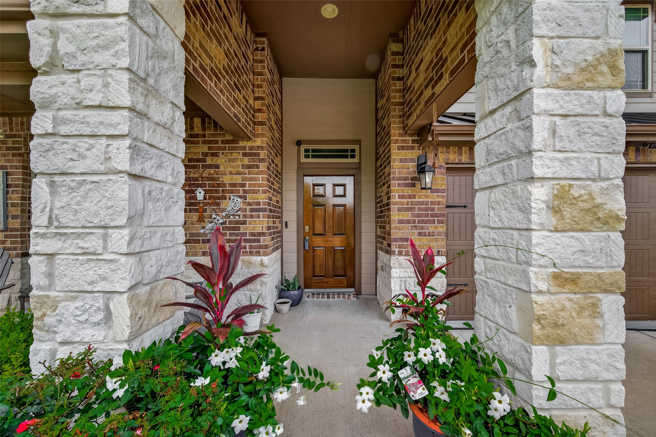 5627 Pleasant Falls Drive Property Photo 4