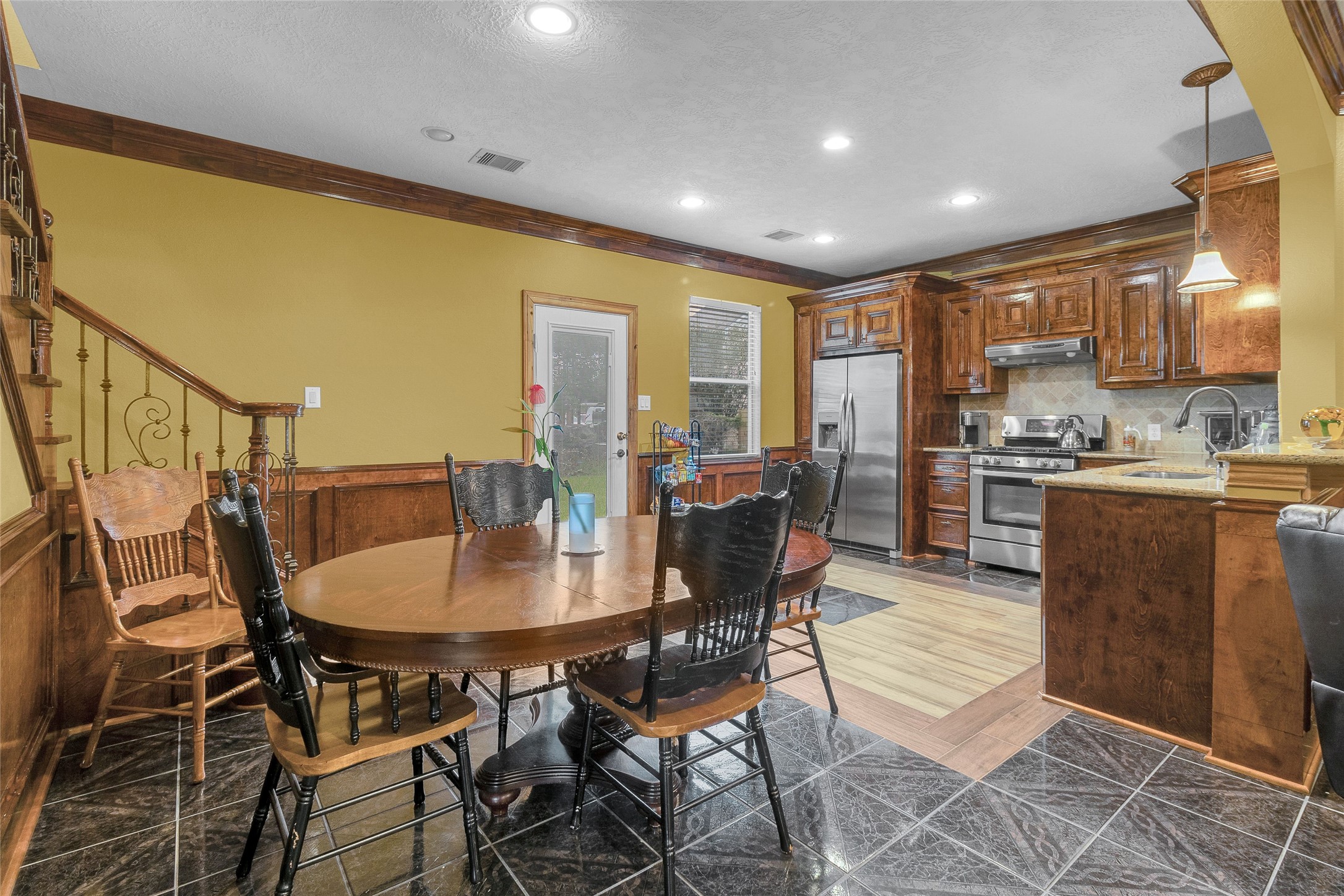 523 Walnut Avenue Property Photo 8