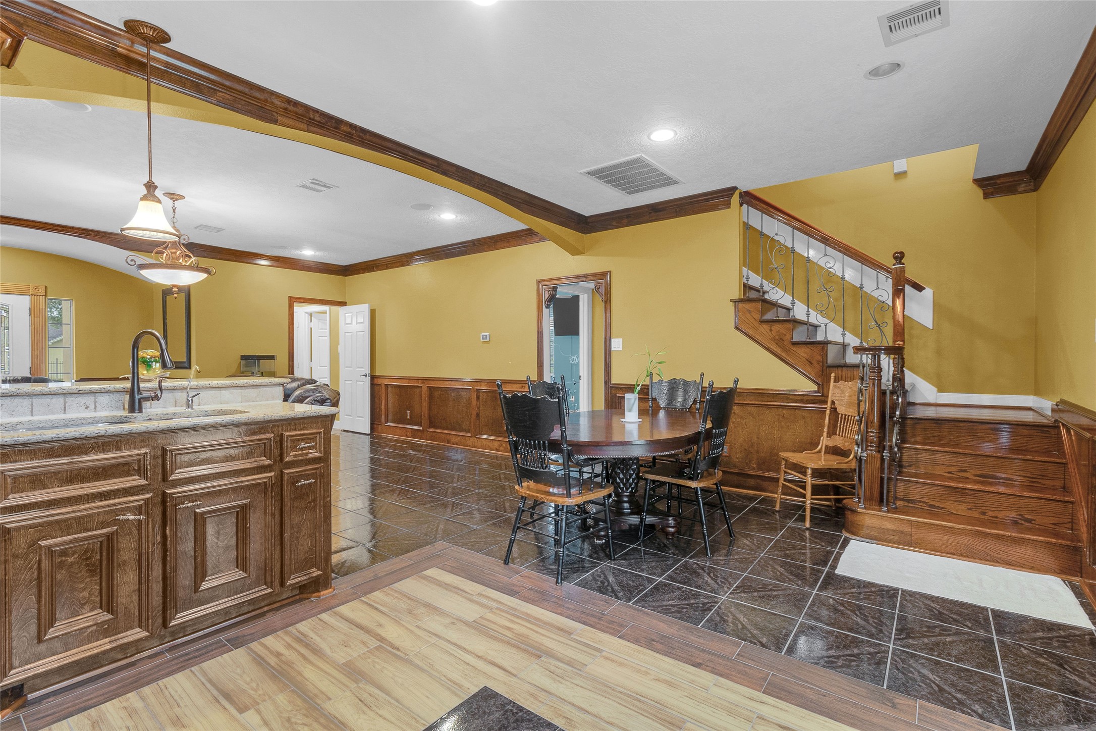 523 Walnut Avenue Property Photo 10