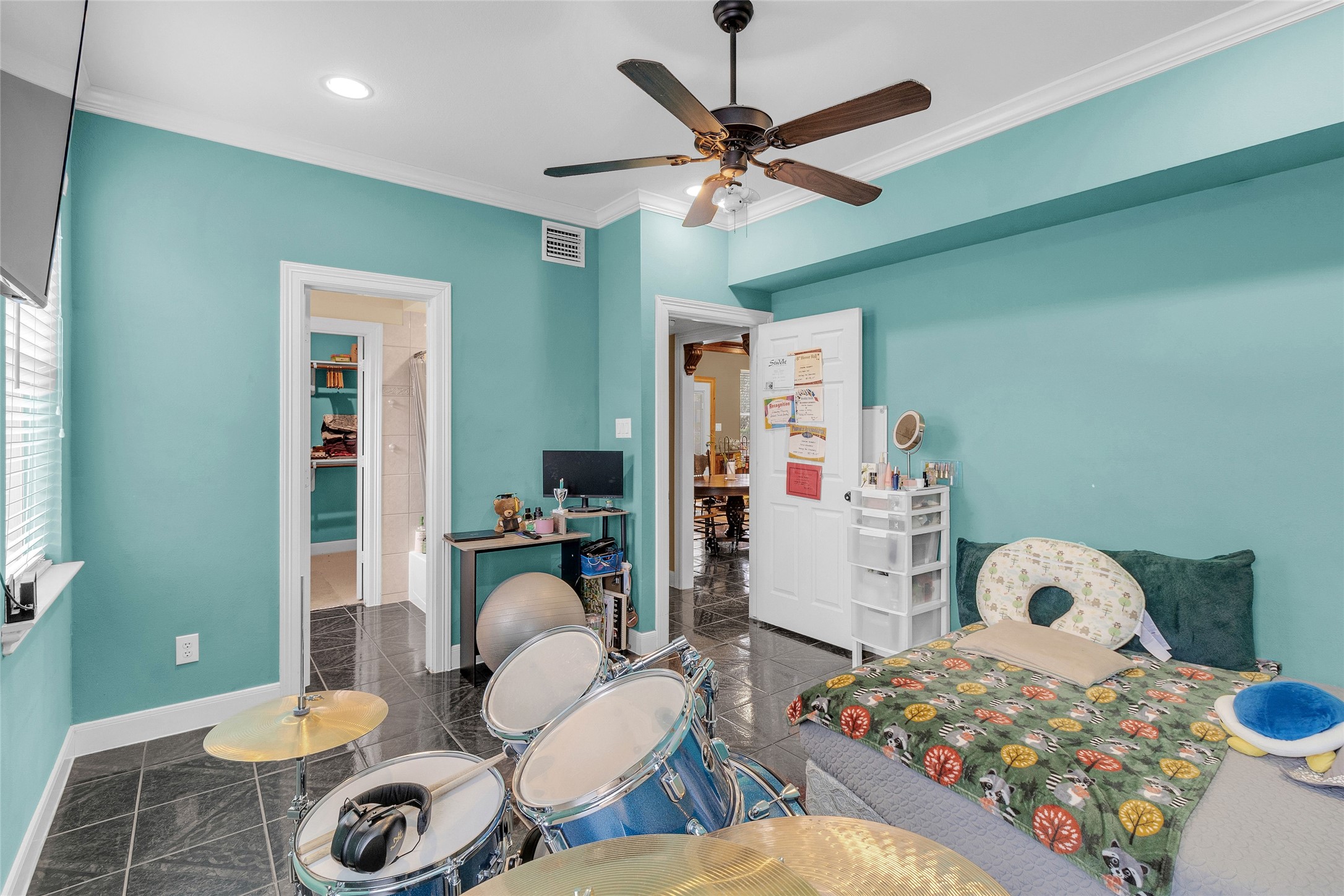 523 Walnut Avenue Property Photo 13