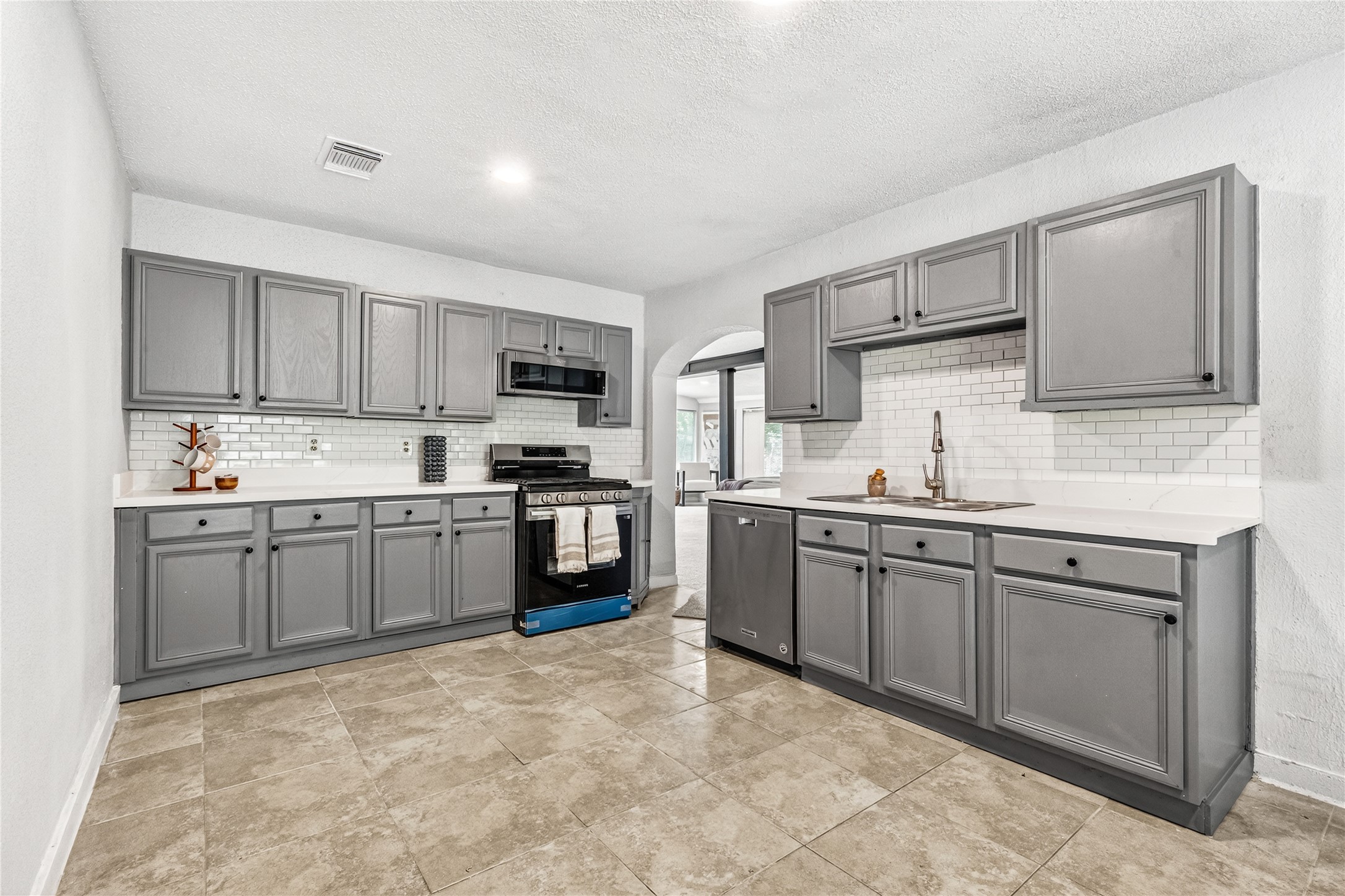 7026 Hedgewood Street Property Photo 8