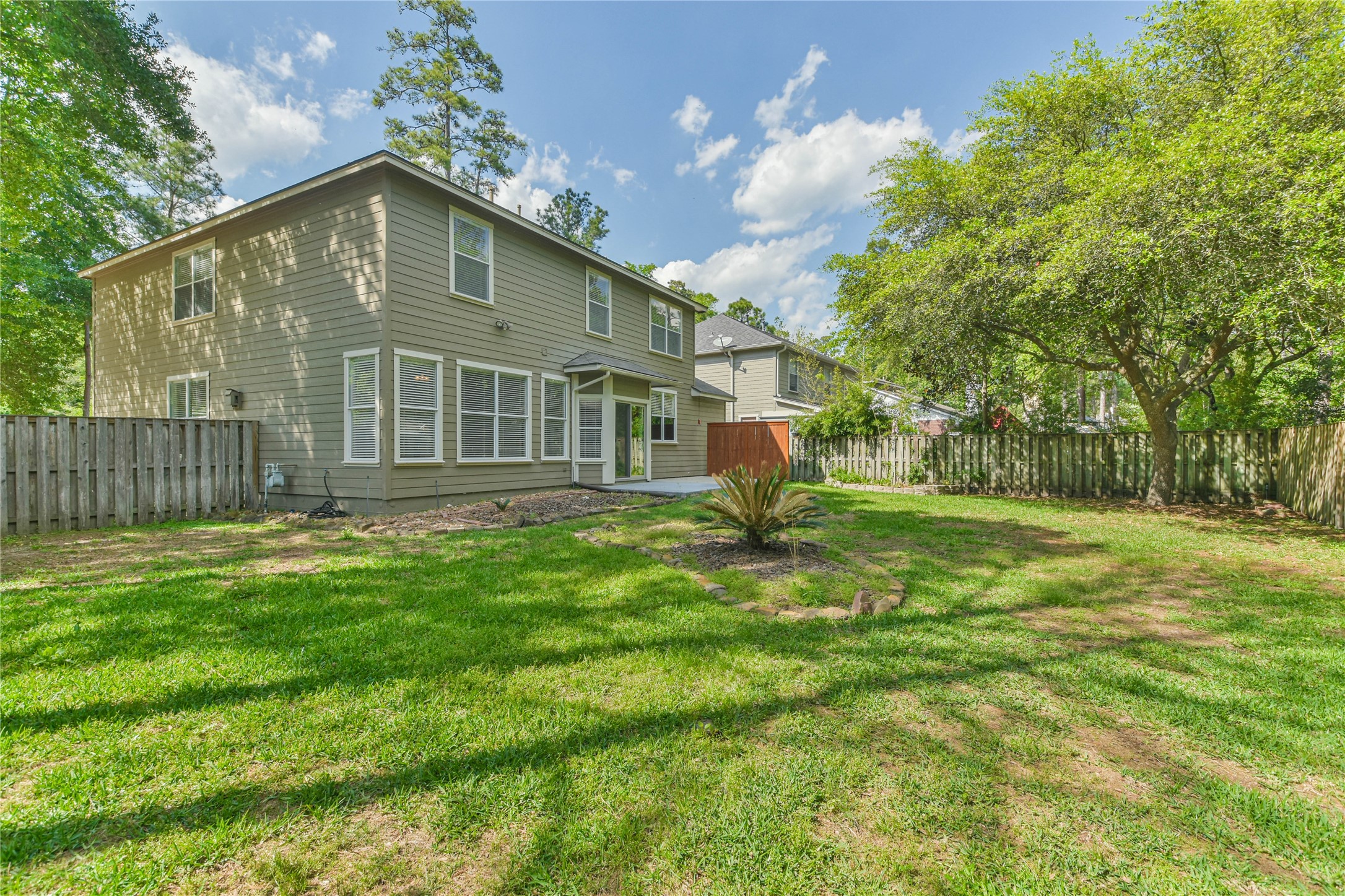 2 Willow Point Place Property Photo 4