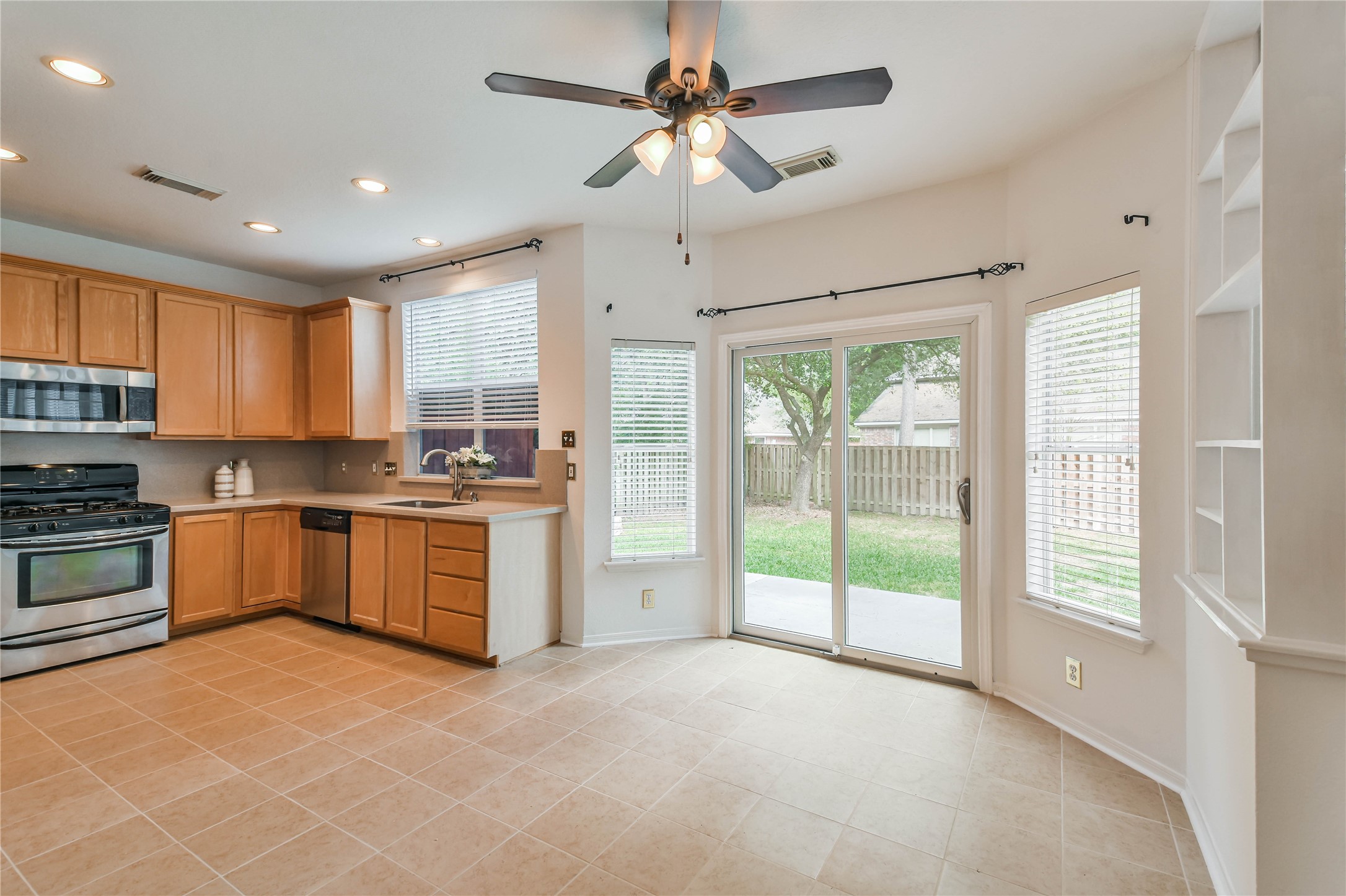 2 Willow Point Place Property Photo 10