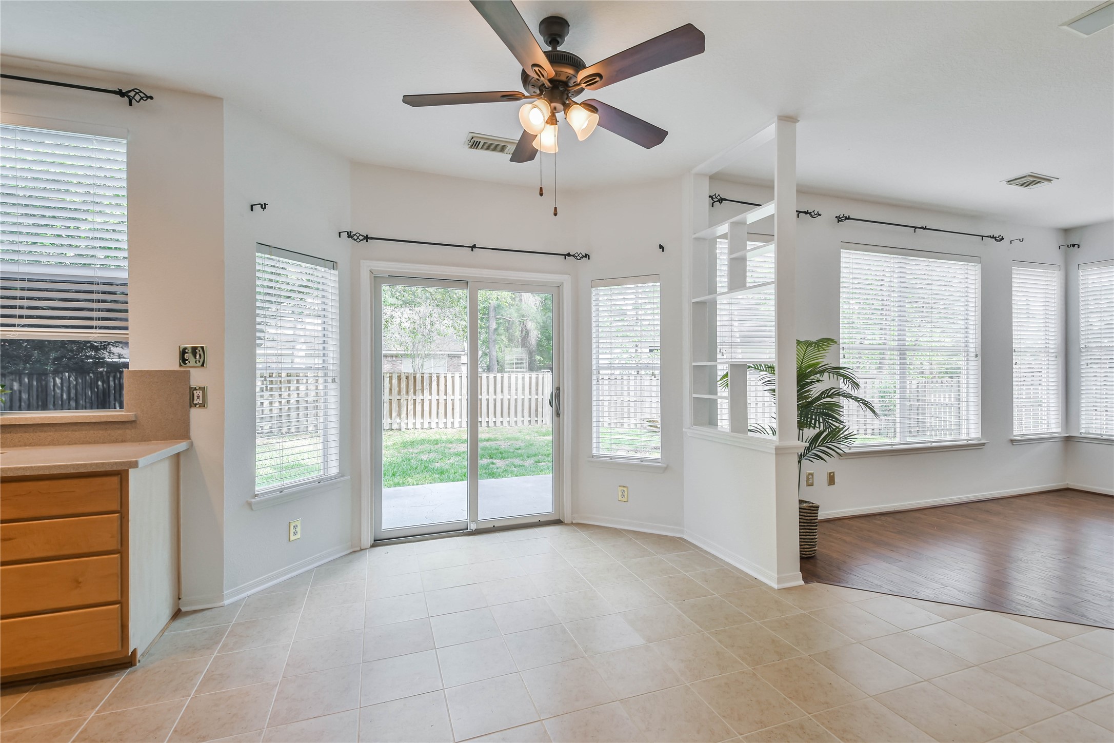 2 Willow Point Place Property Photo 11
