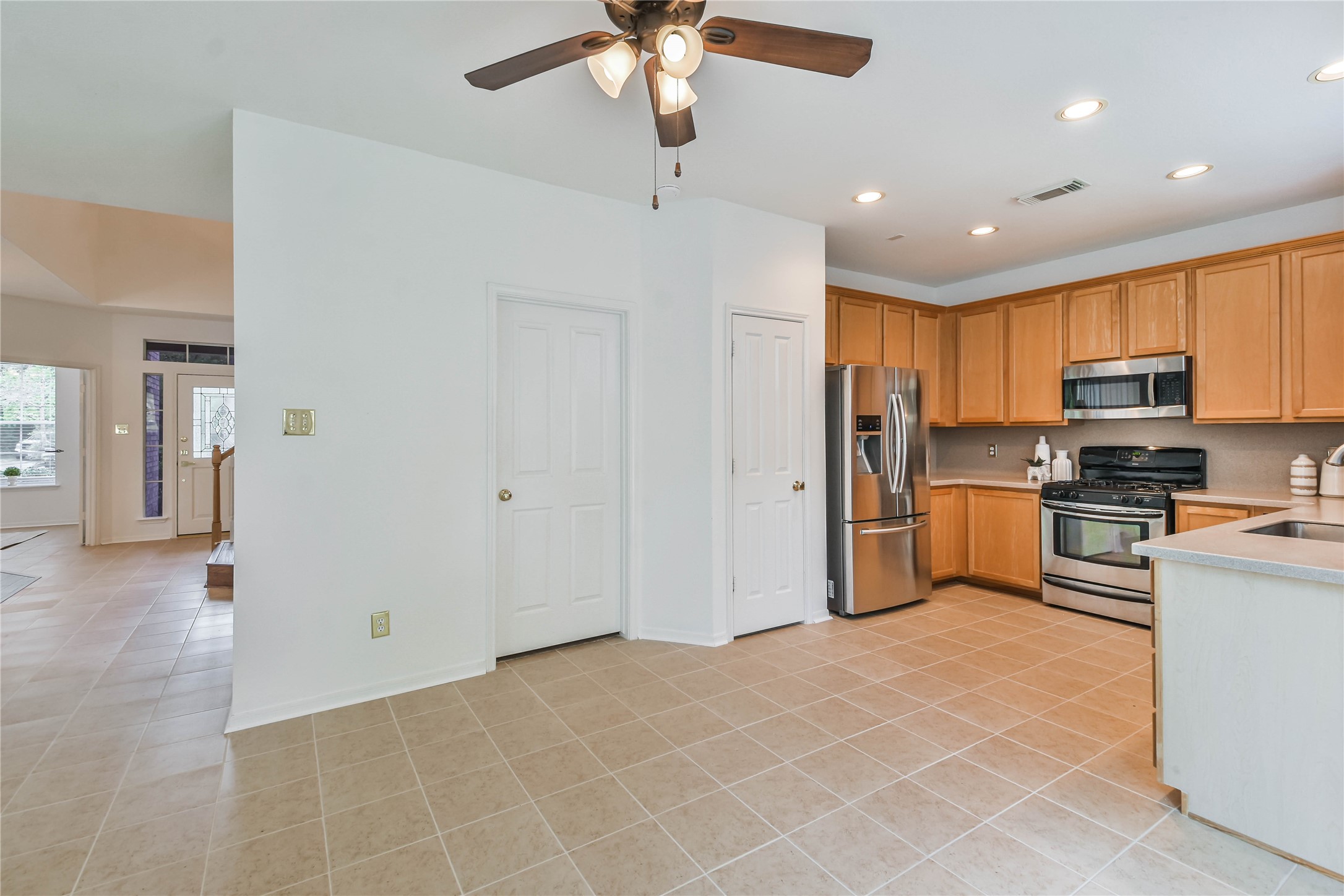 2 Willow Point Place Property Photo 12