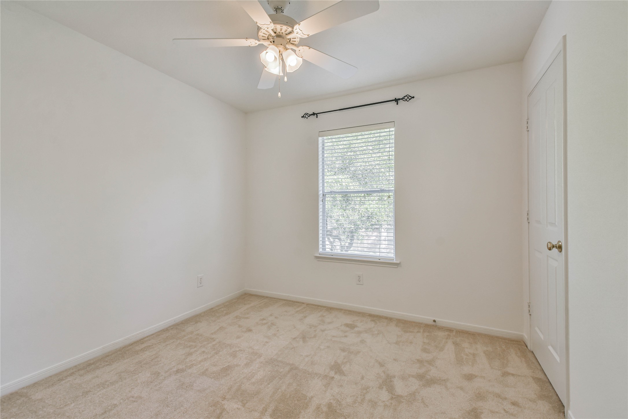 2 Willow Point Place Property Photo 29
