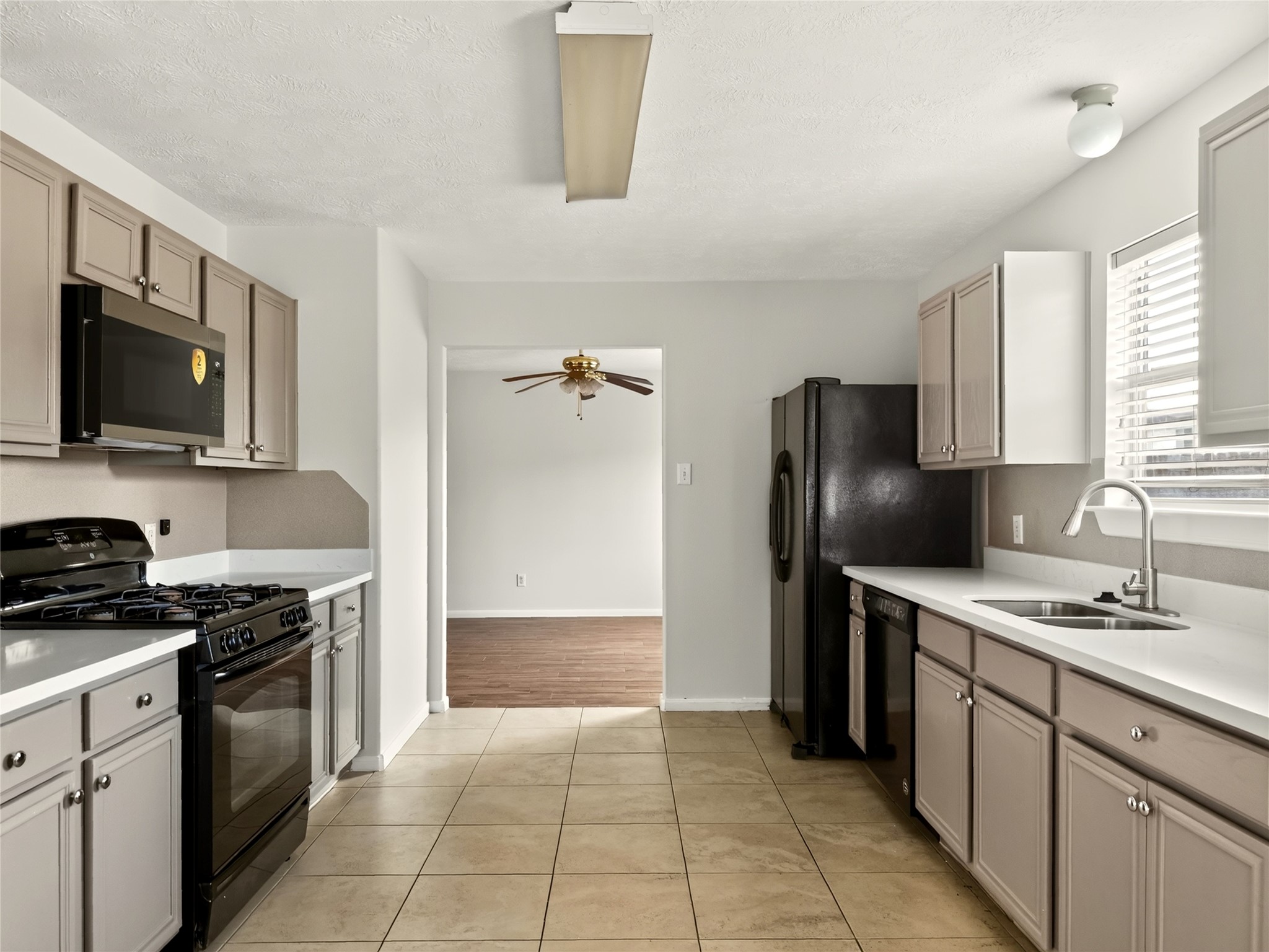 4914 Jasmine Meadows Lane Property Photo 12