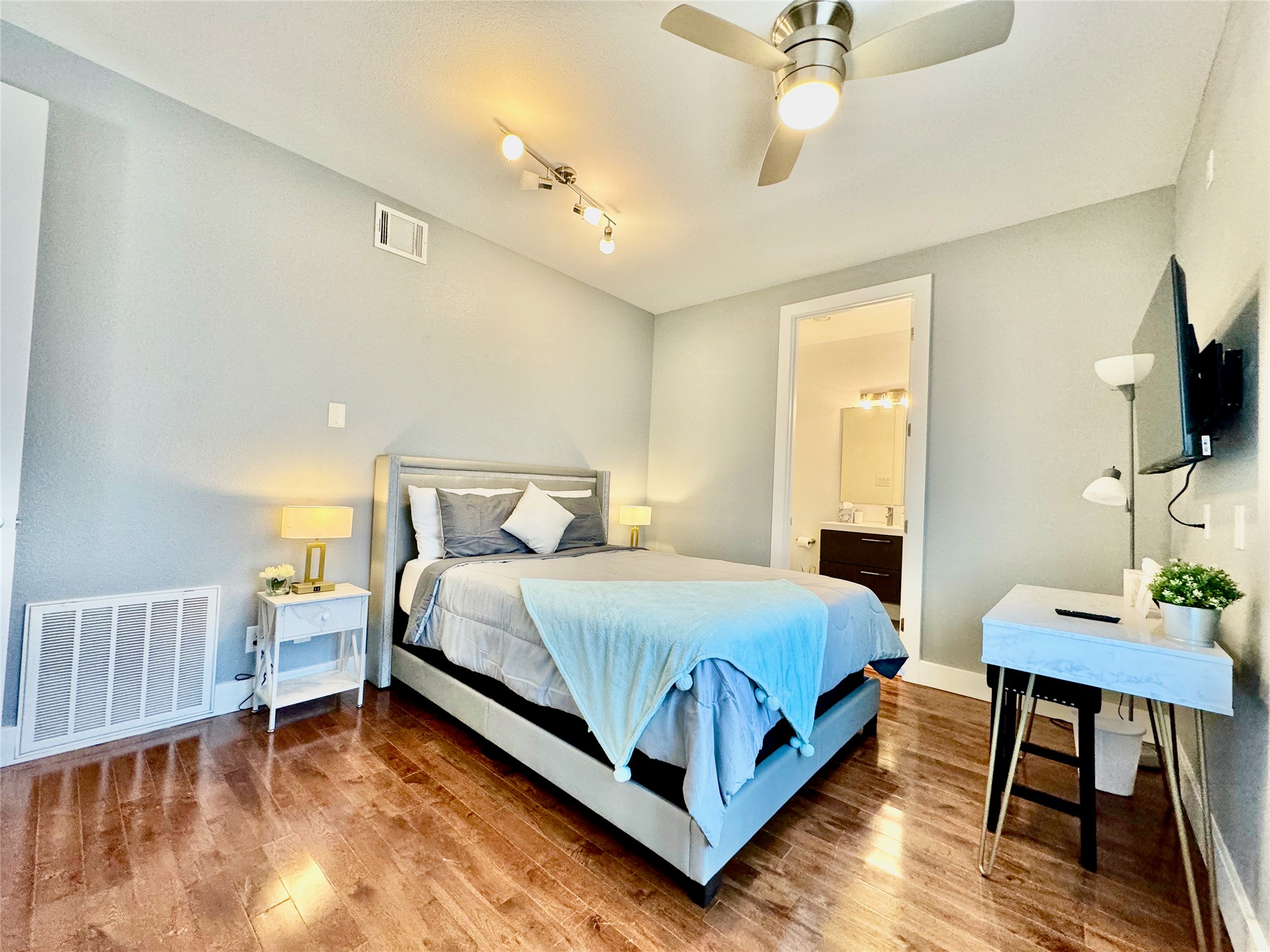 1914 Blodgett Street C Property Photo 26