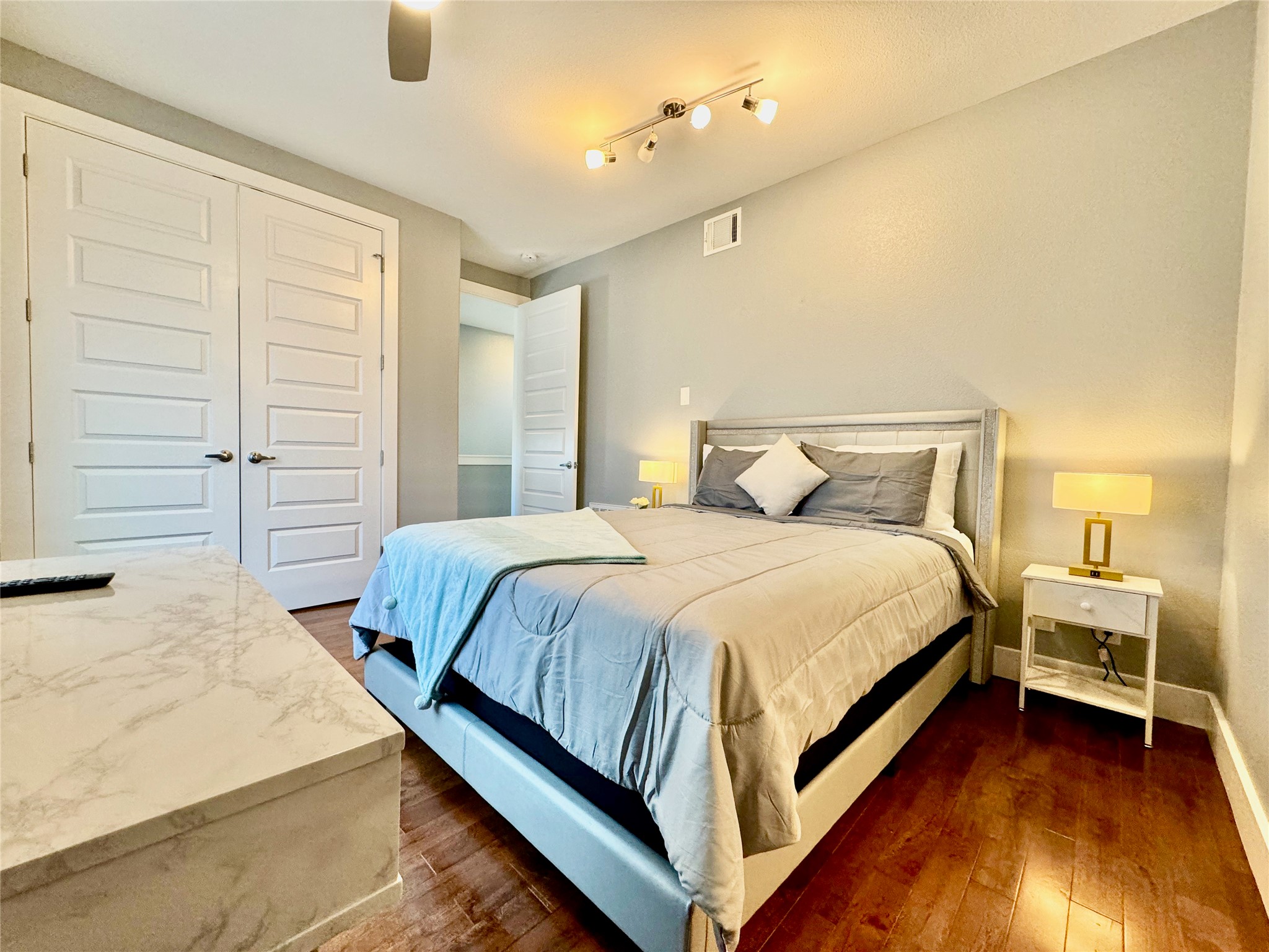 1914 Blodgett Street C Property Photo 27