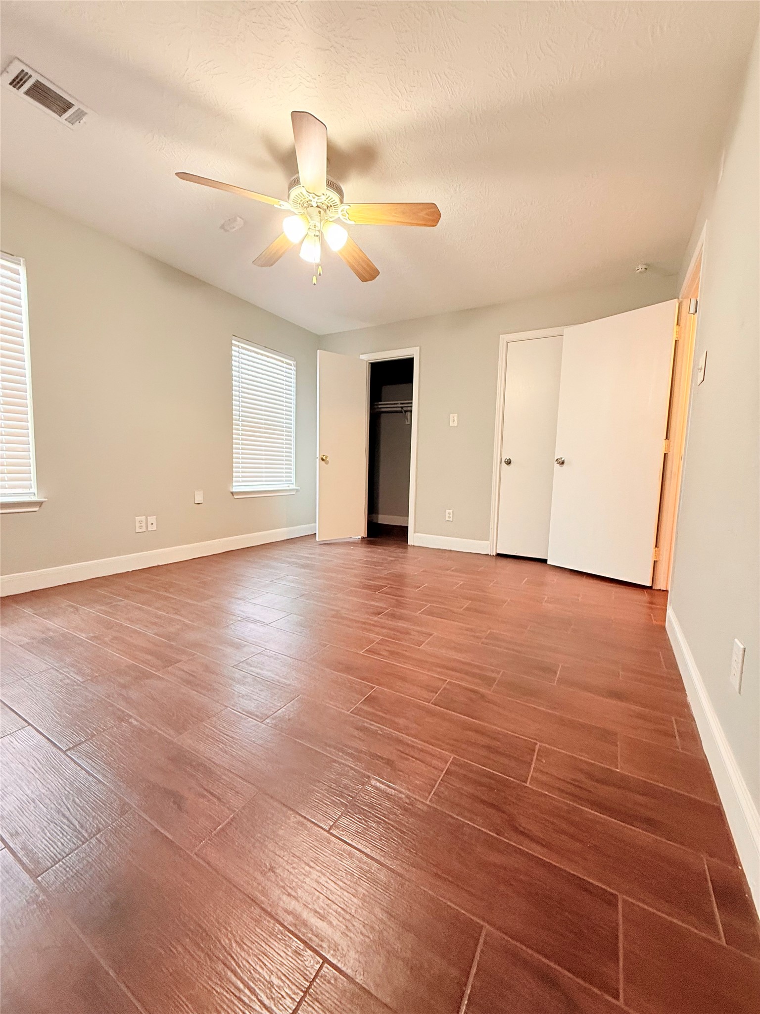 320 Willowick Street Property Photo 4