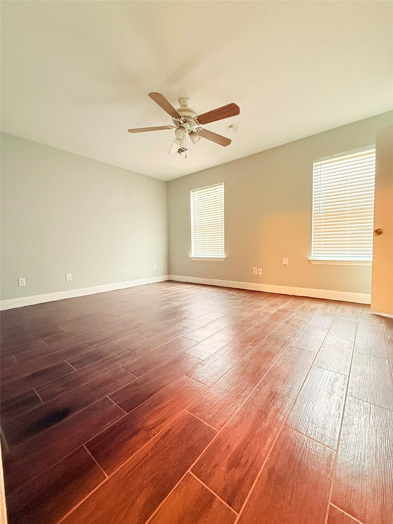 320 Willowick Street Property Photo 5