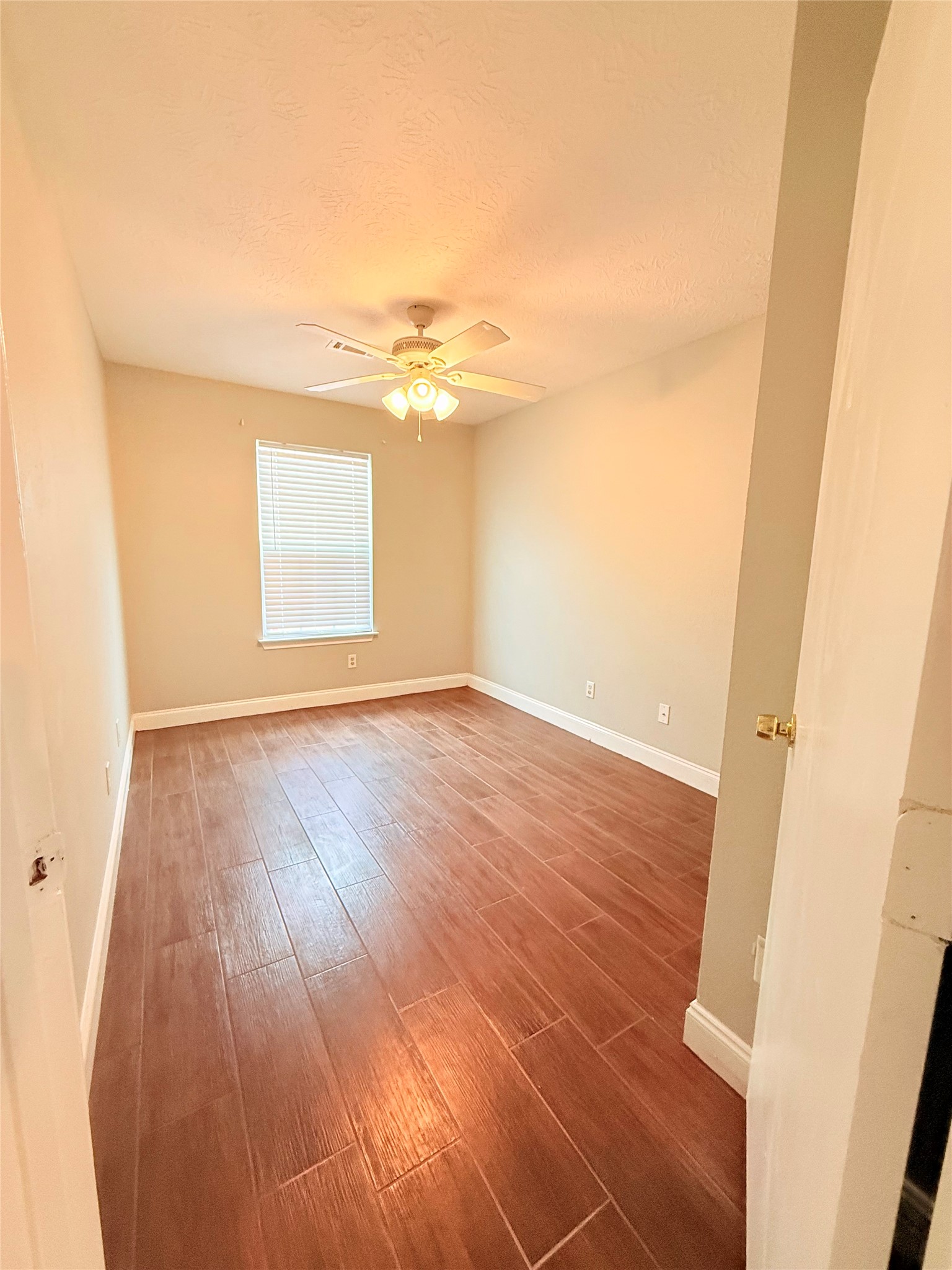 320 Willowick Street Property Photo 10