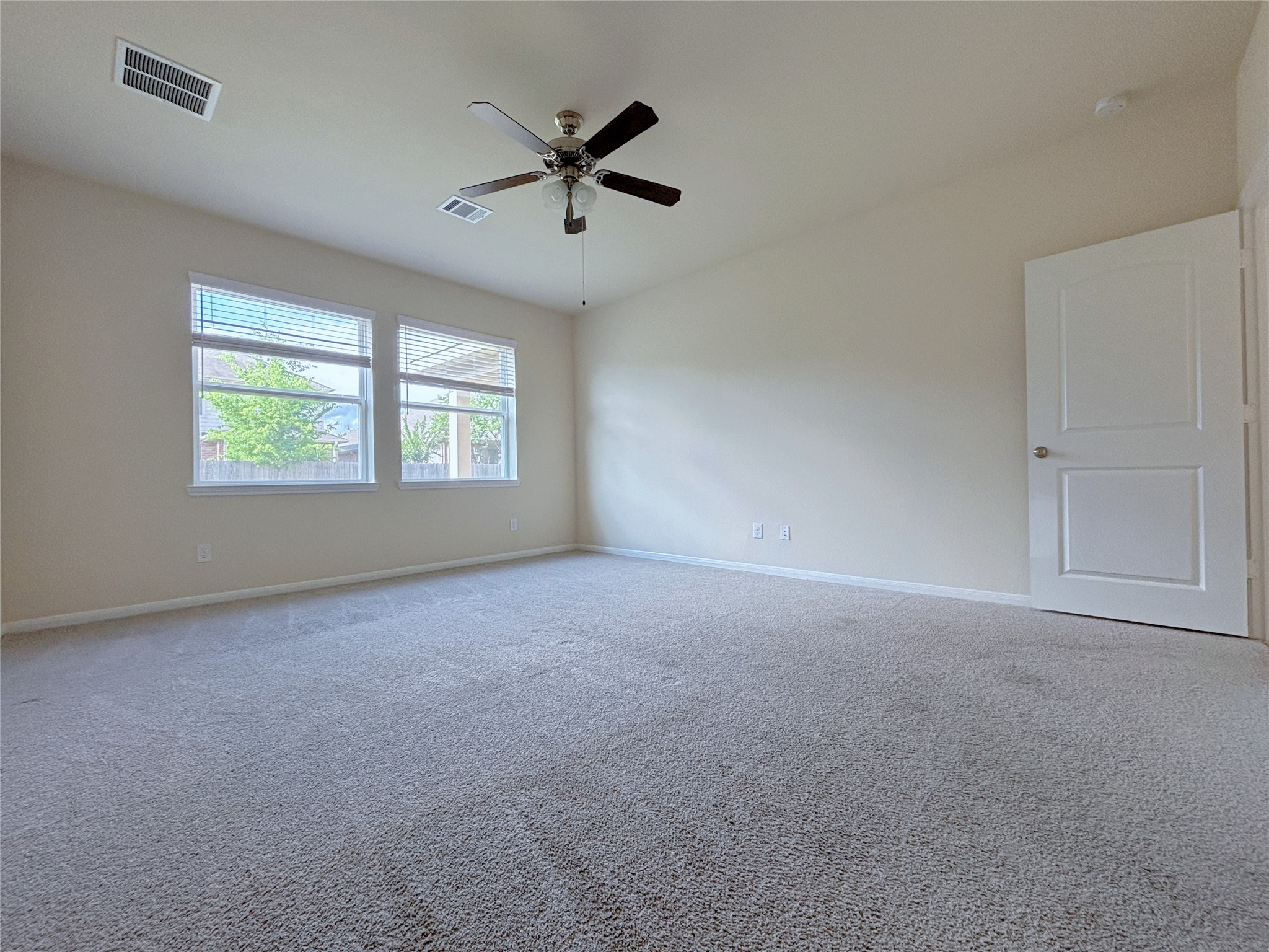 6034 Prince Place Drive Property Photo 5
