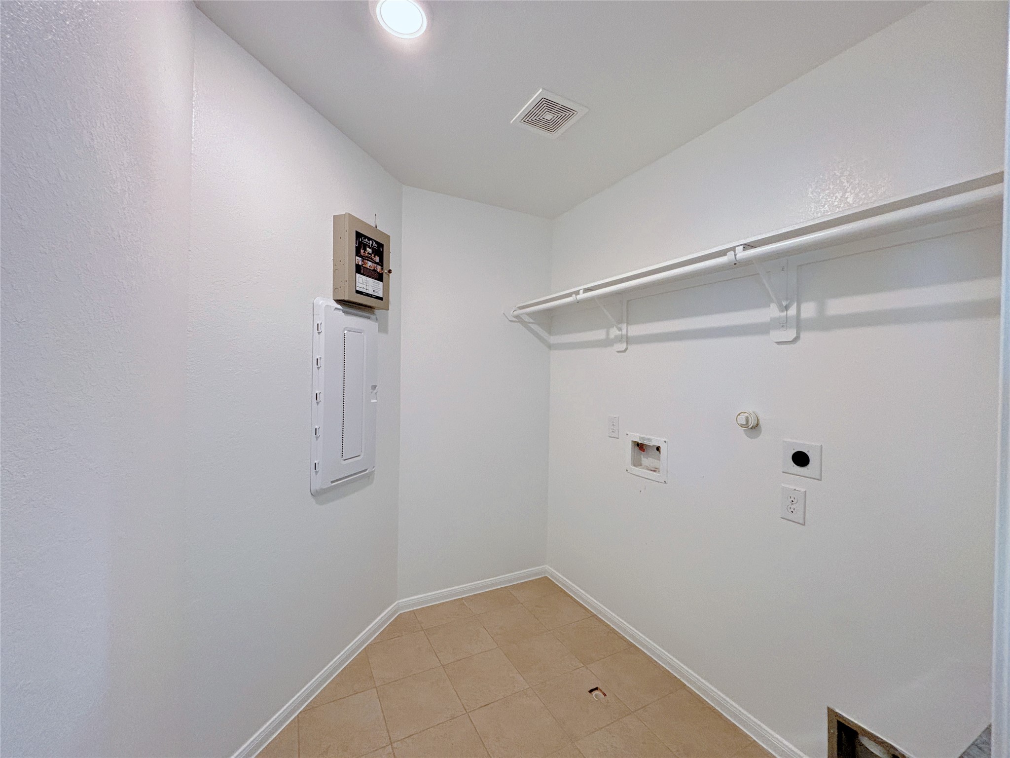 6034 Prince Place Drive Property Photo 6