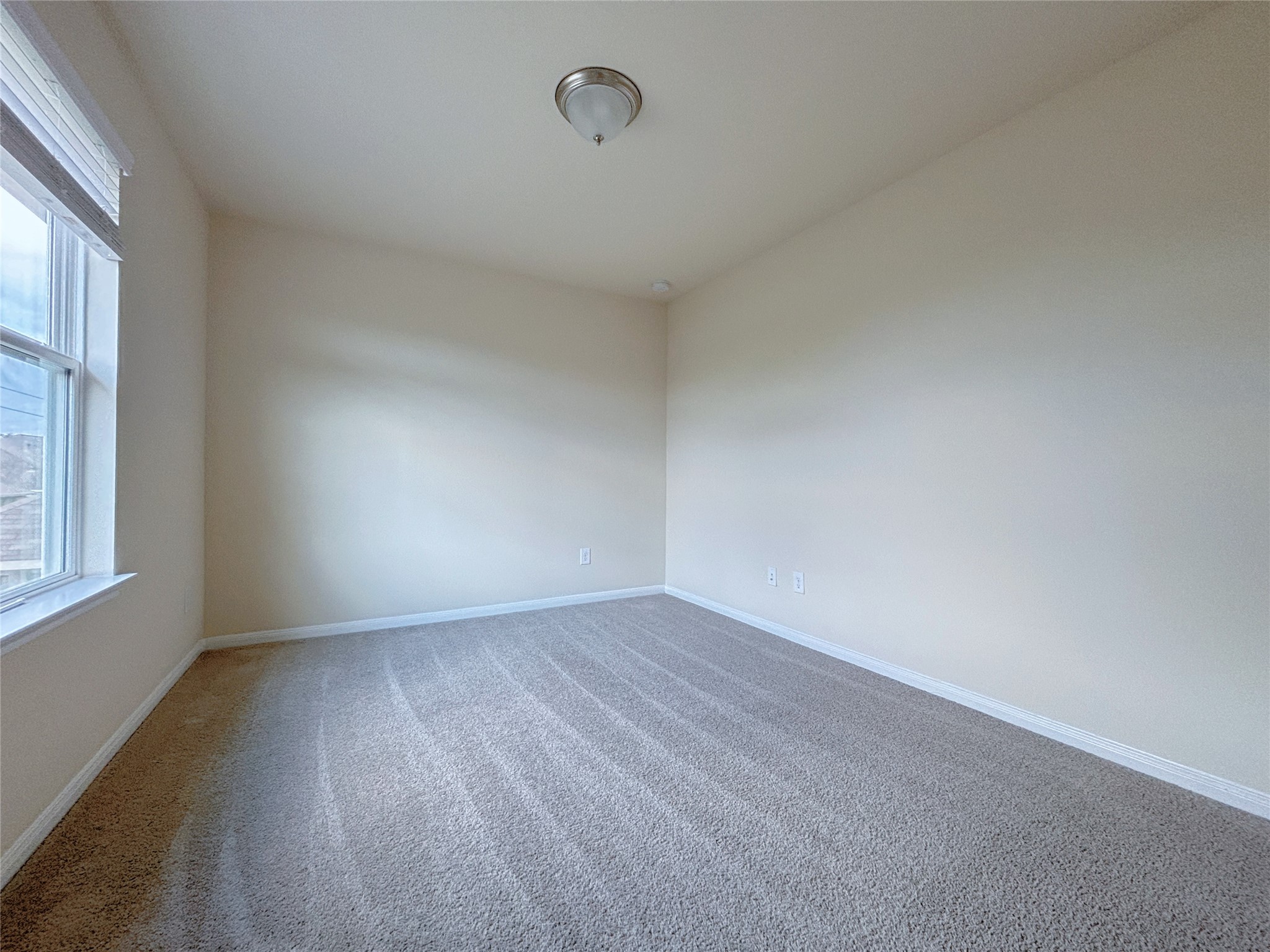 6034 Prince Place Drive Property Photo 8