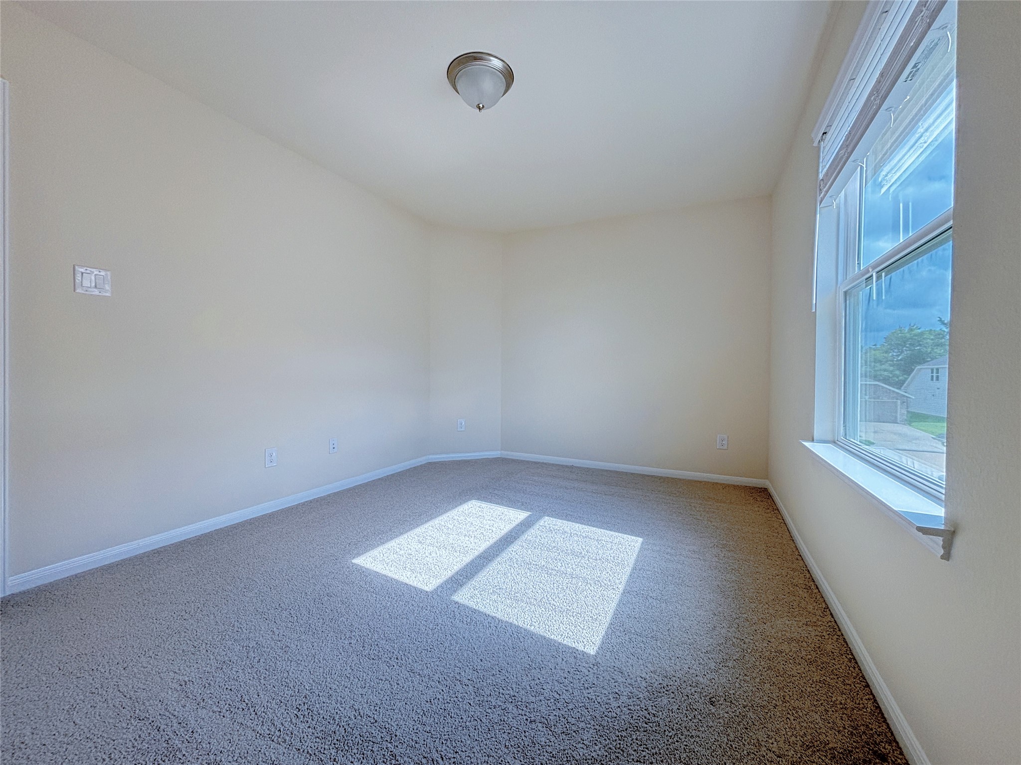 6034 Prince Place Drive Property Photo 9