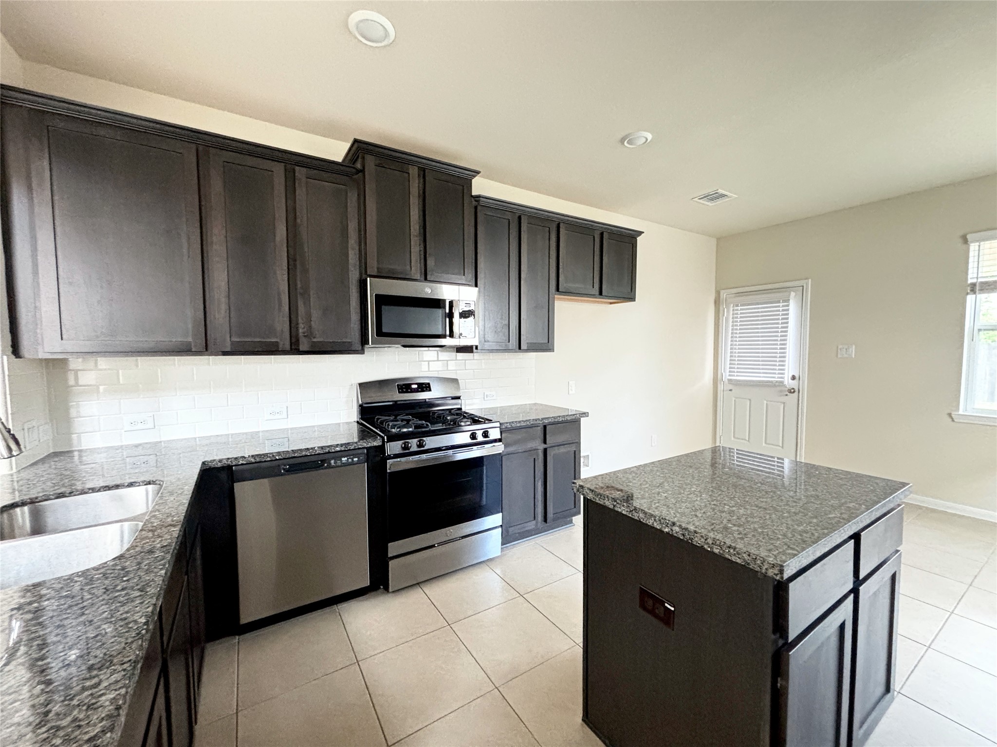 6034 Prince Place Drive Property Photo 15