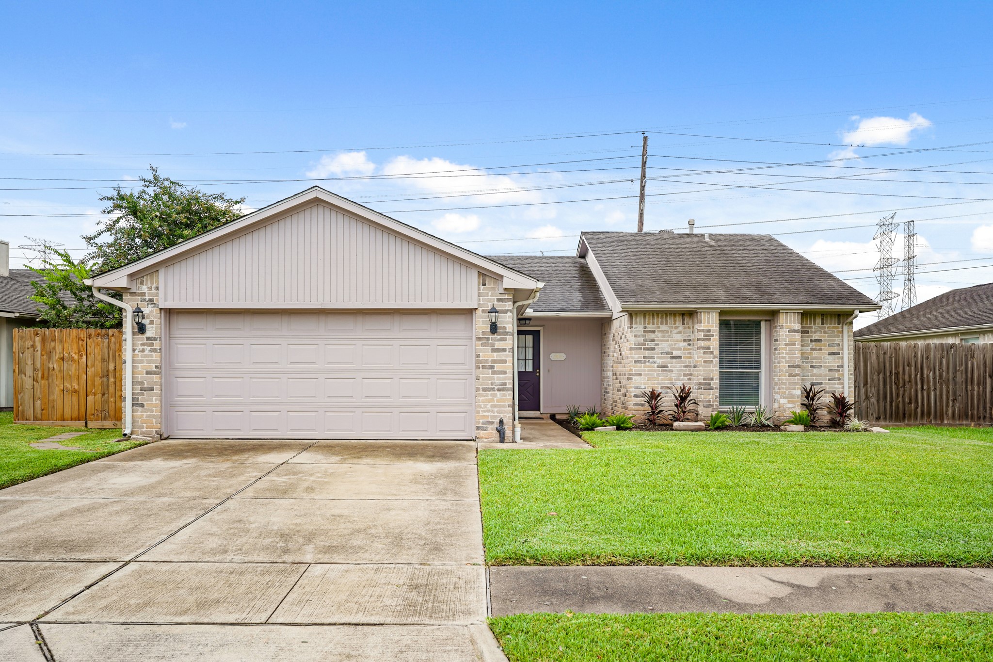 2911 Garden Lane Property Photo 1