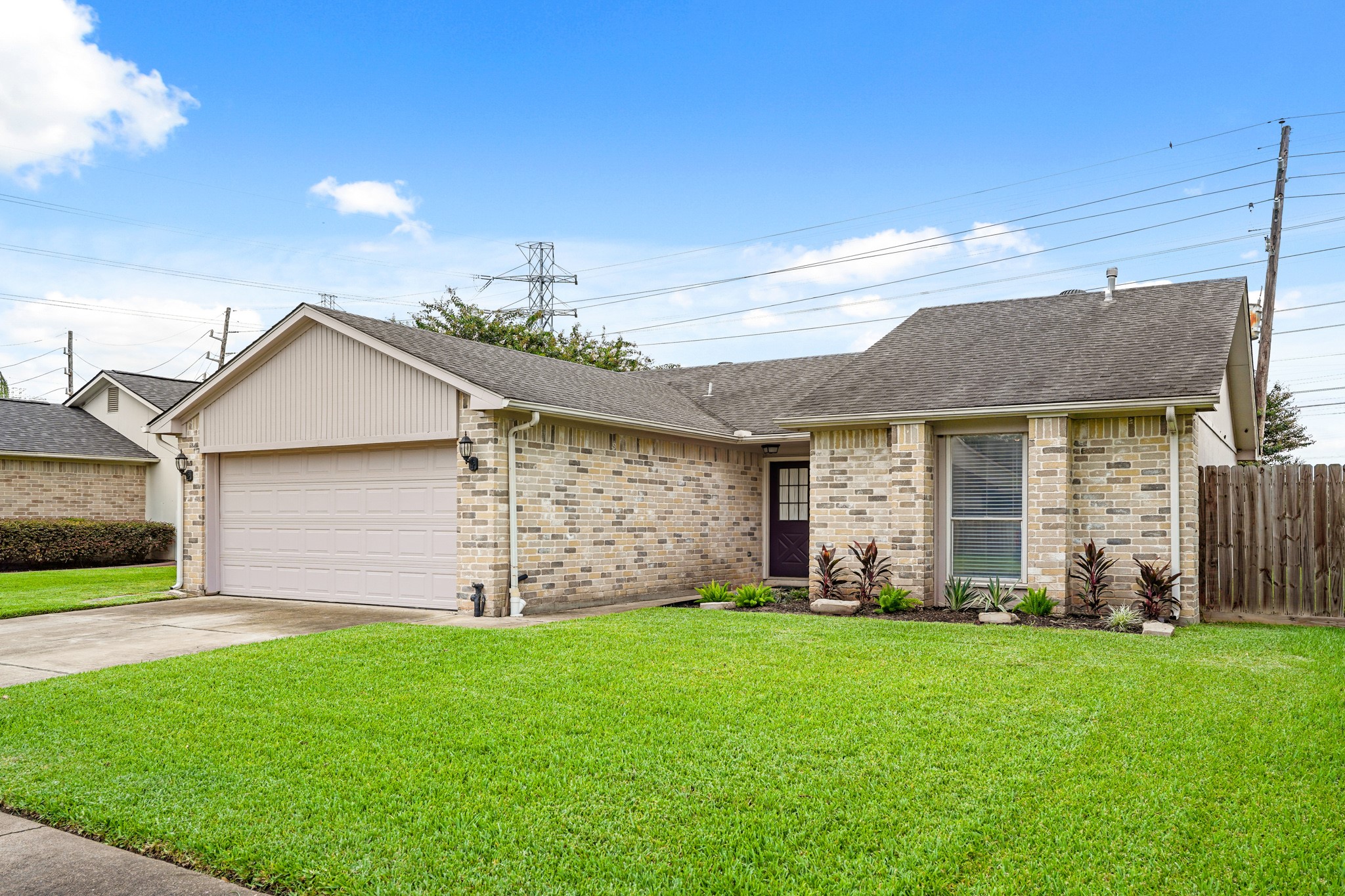 2911 Garden Lane Property Photo 2