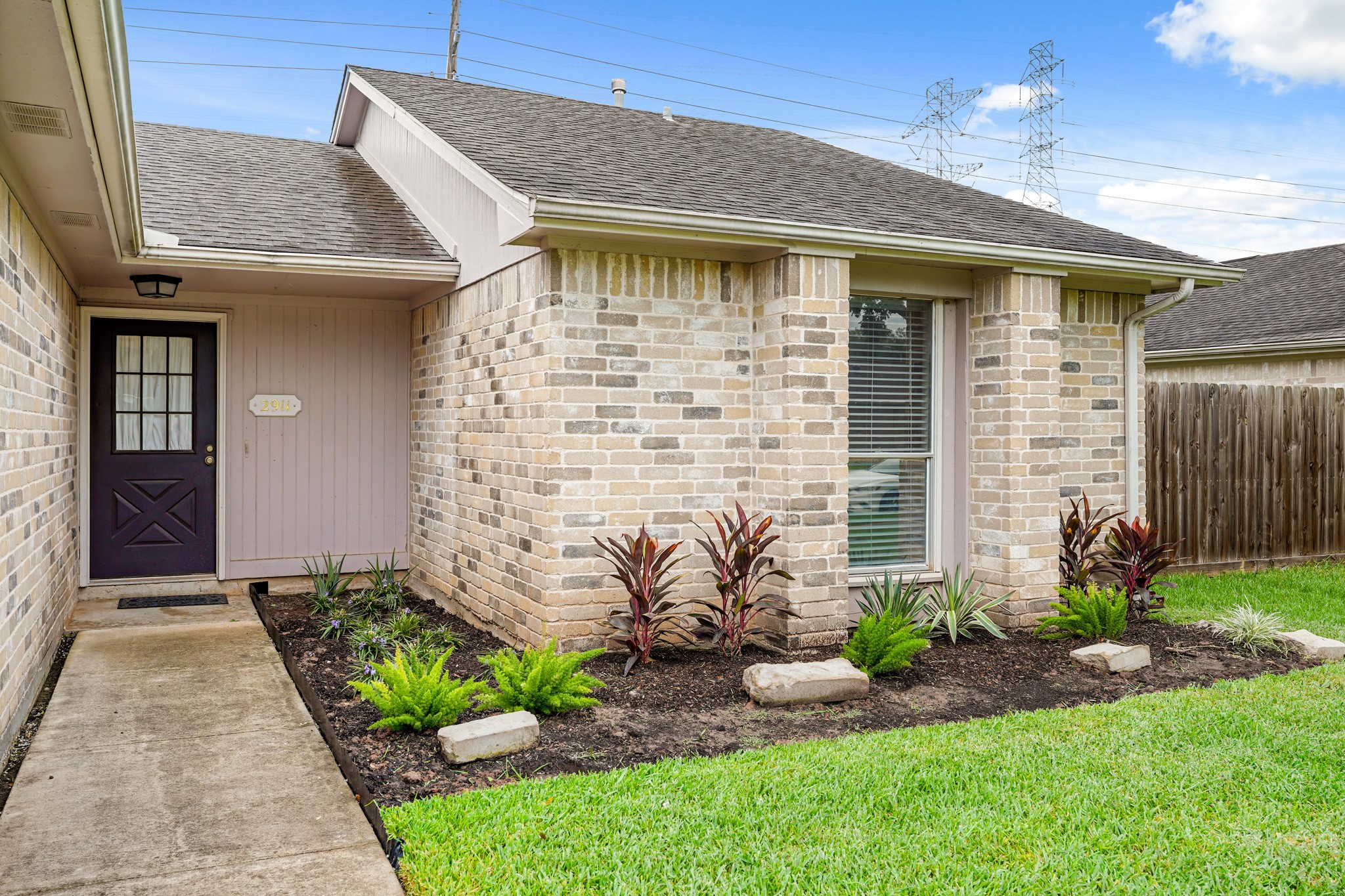 2911 Garden Lane Property Photo 3