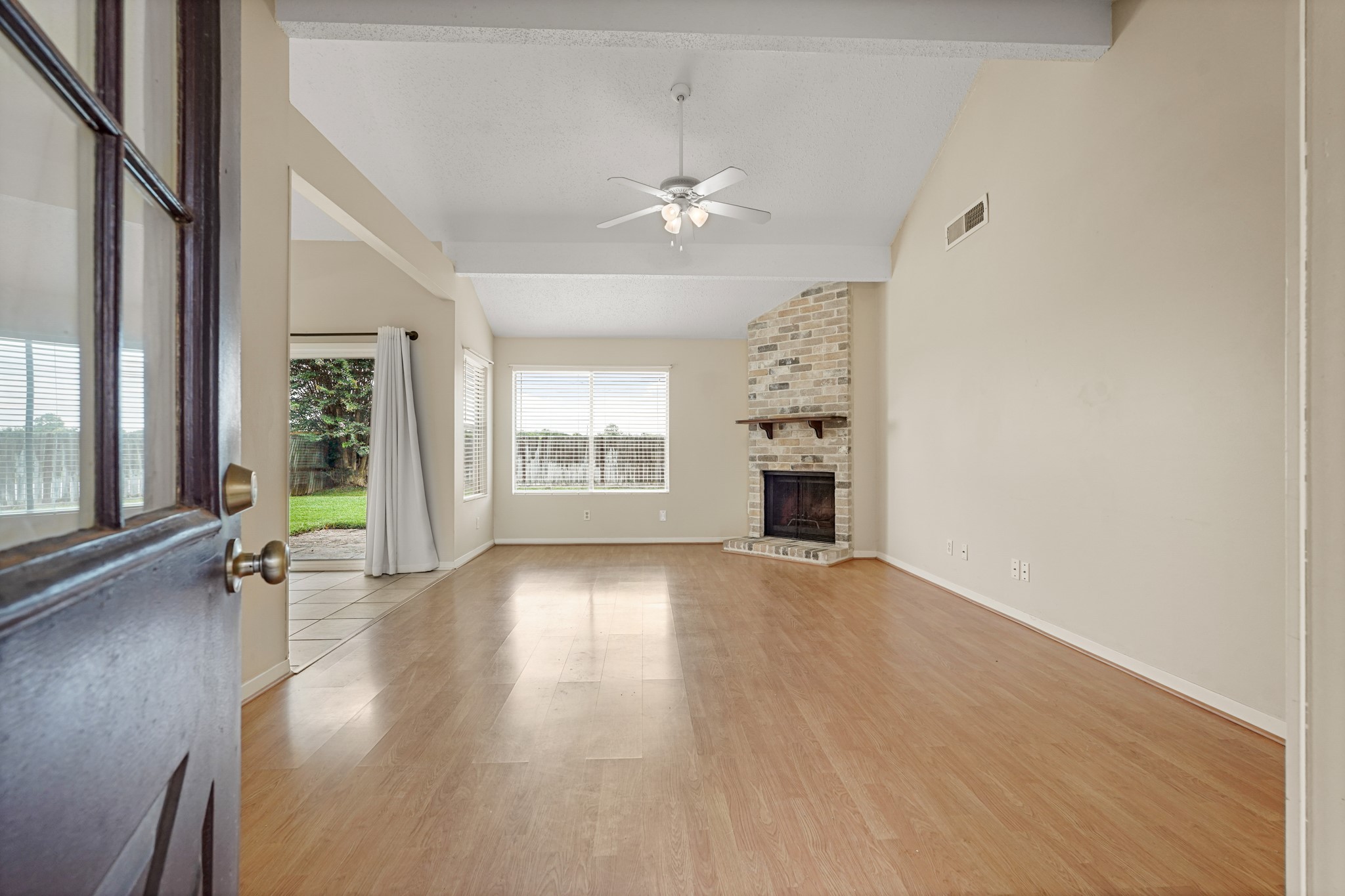 2911 Garden Lane Property Photo 4