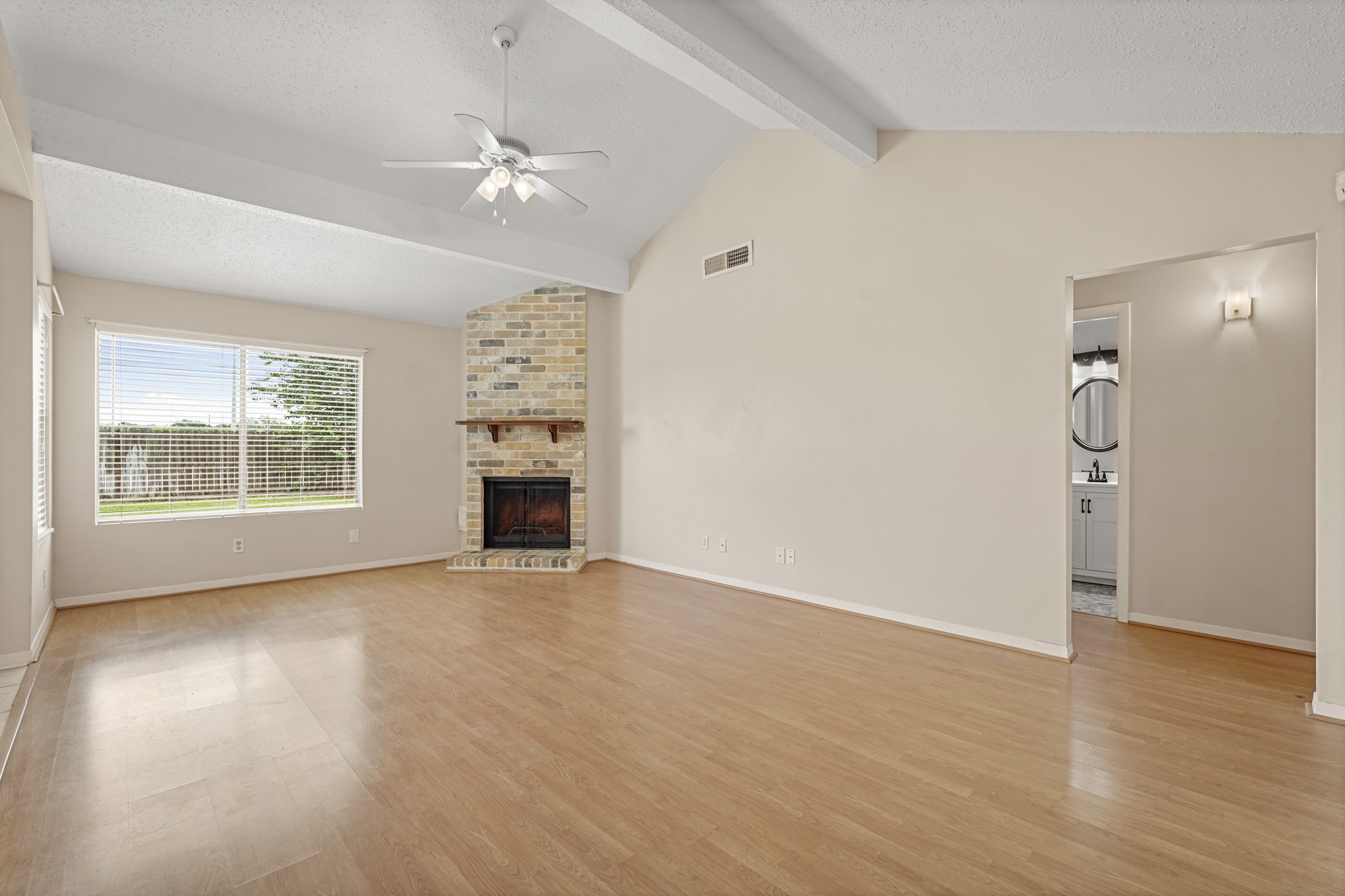 2911 Garden Lane Property Photo 5