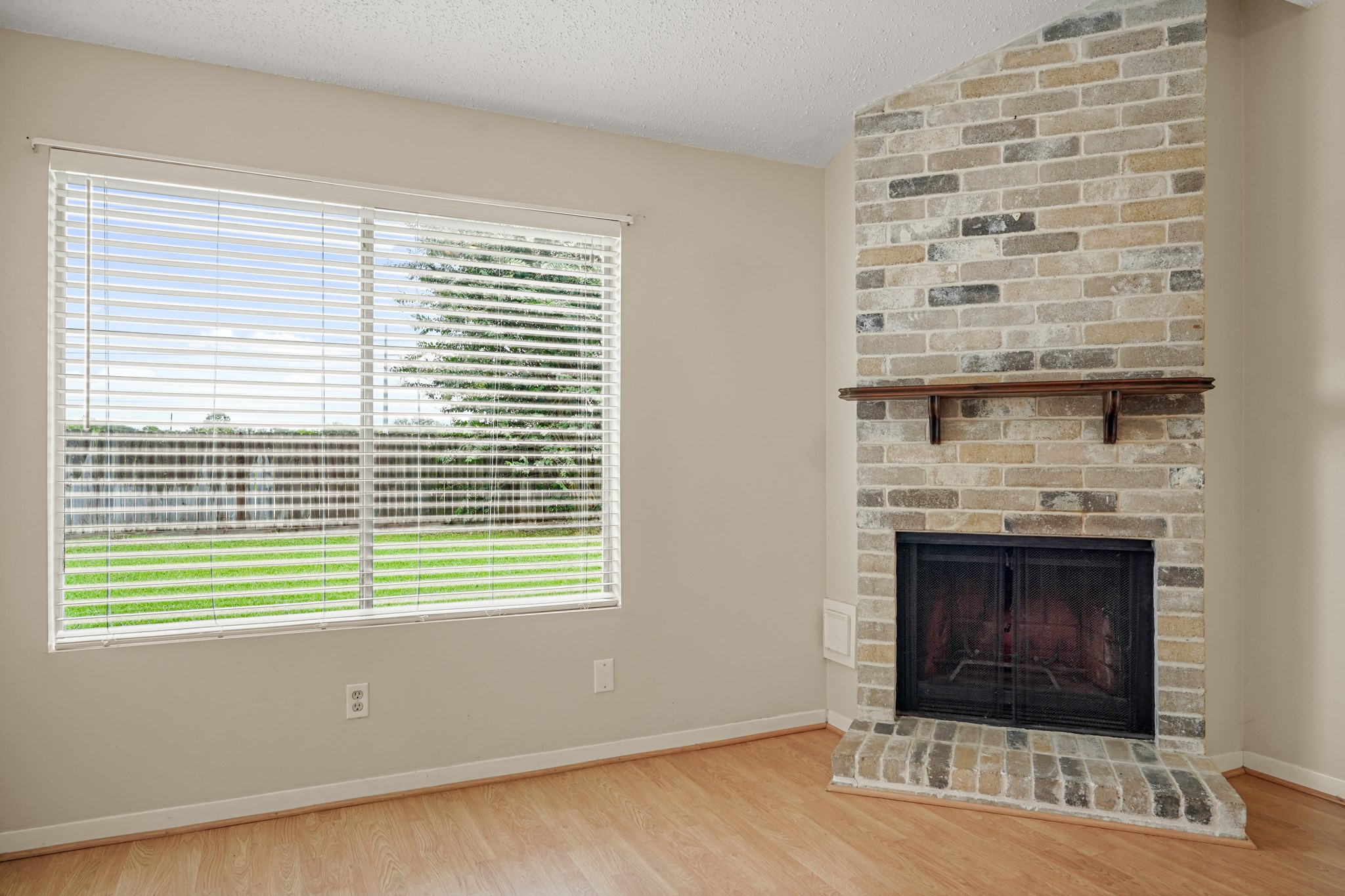 2911 Garden Lane Property Photo 8