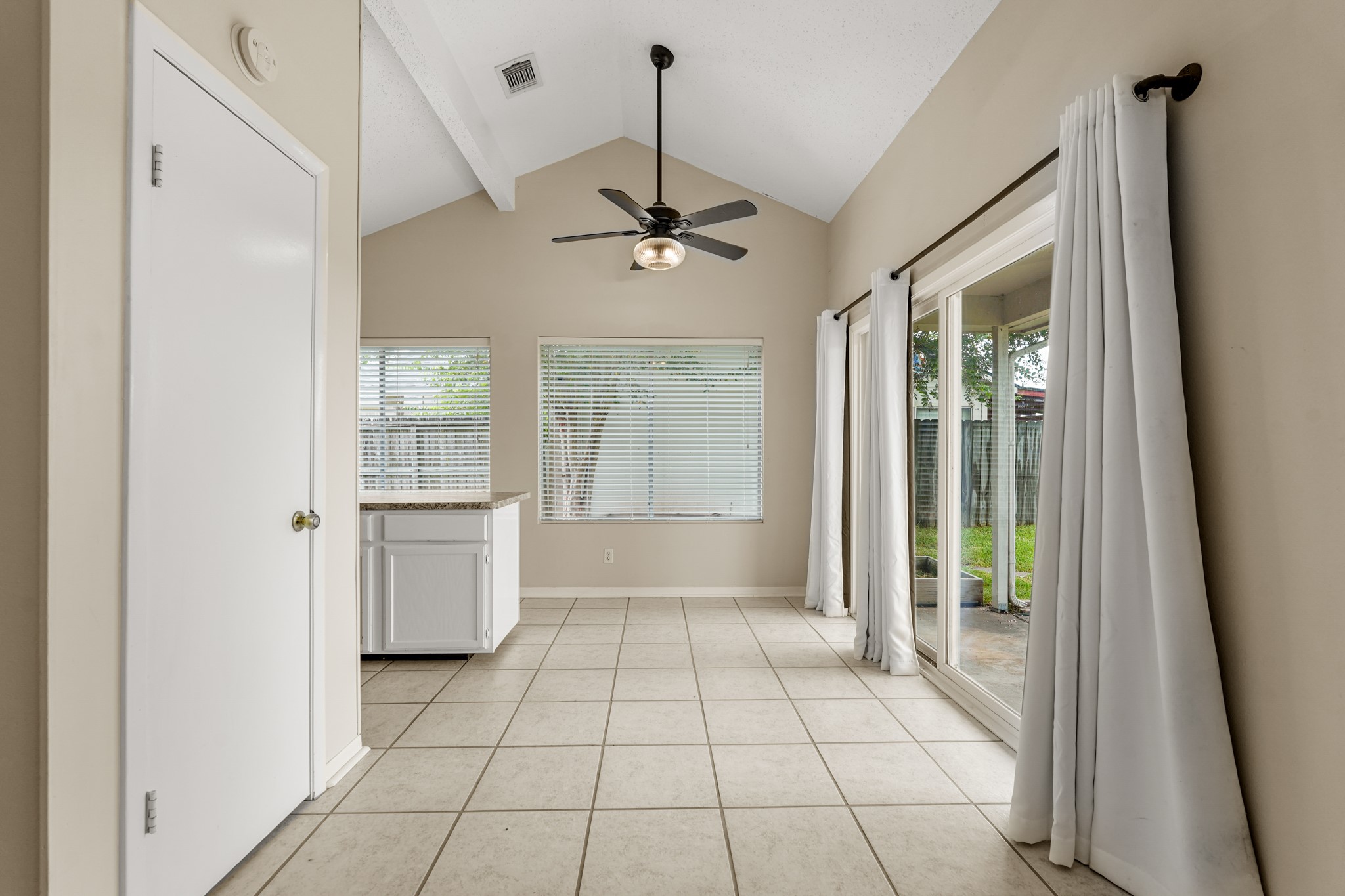 2911 Garden Lane Property Photo 9