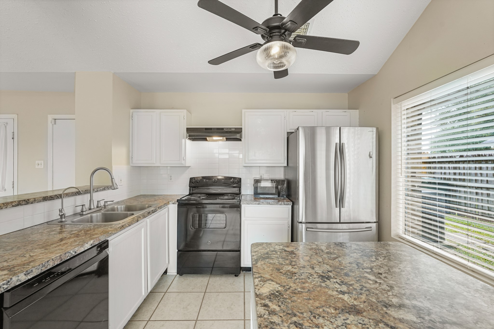 2911 Garden Lane Property Photo 11