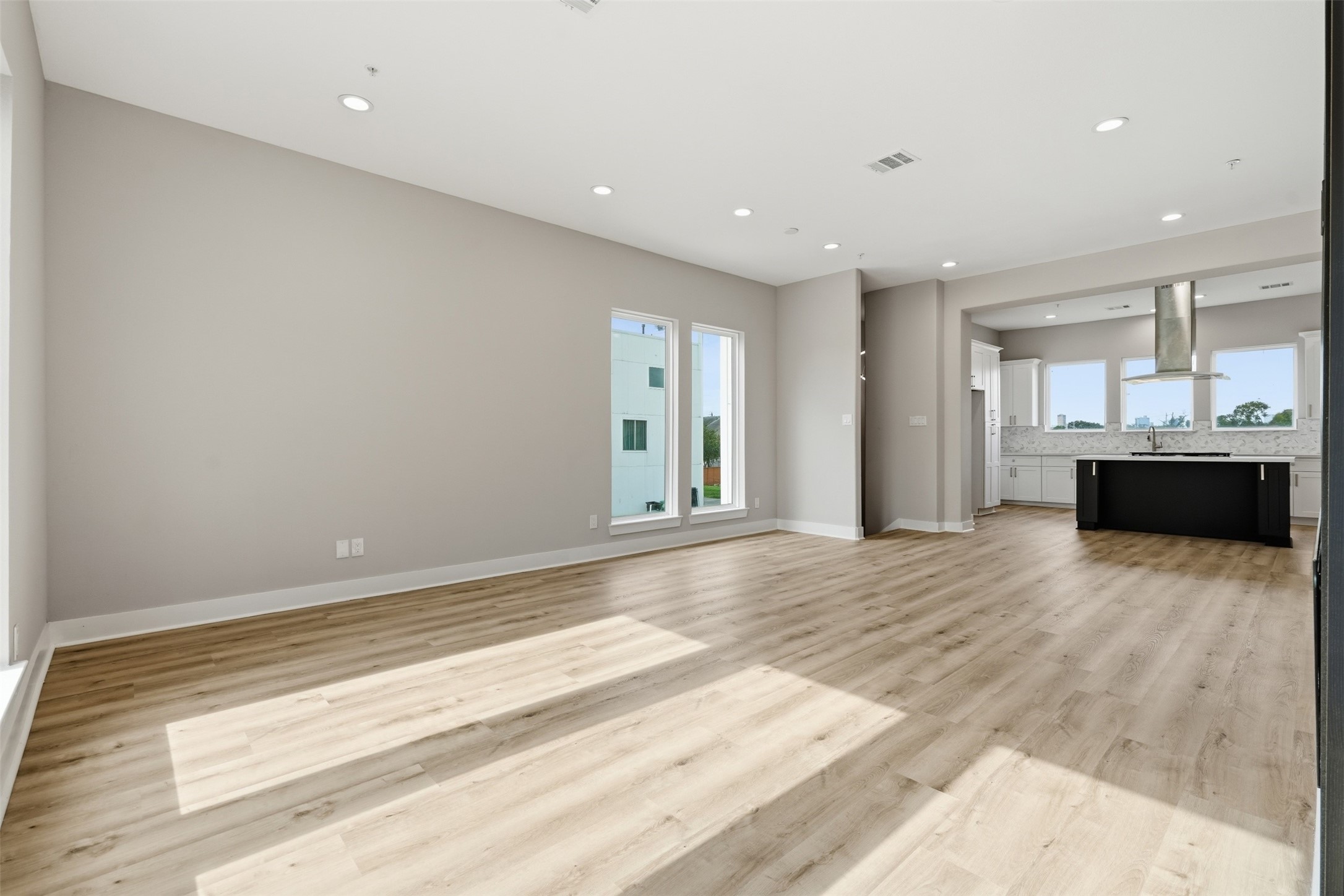 3913 Griggs Road Property Photo 4