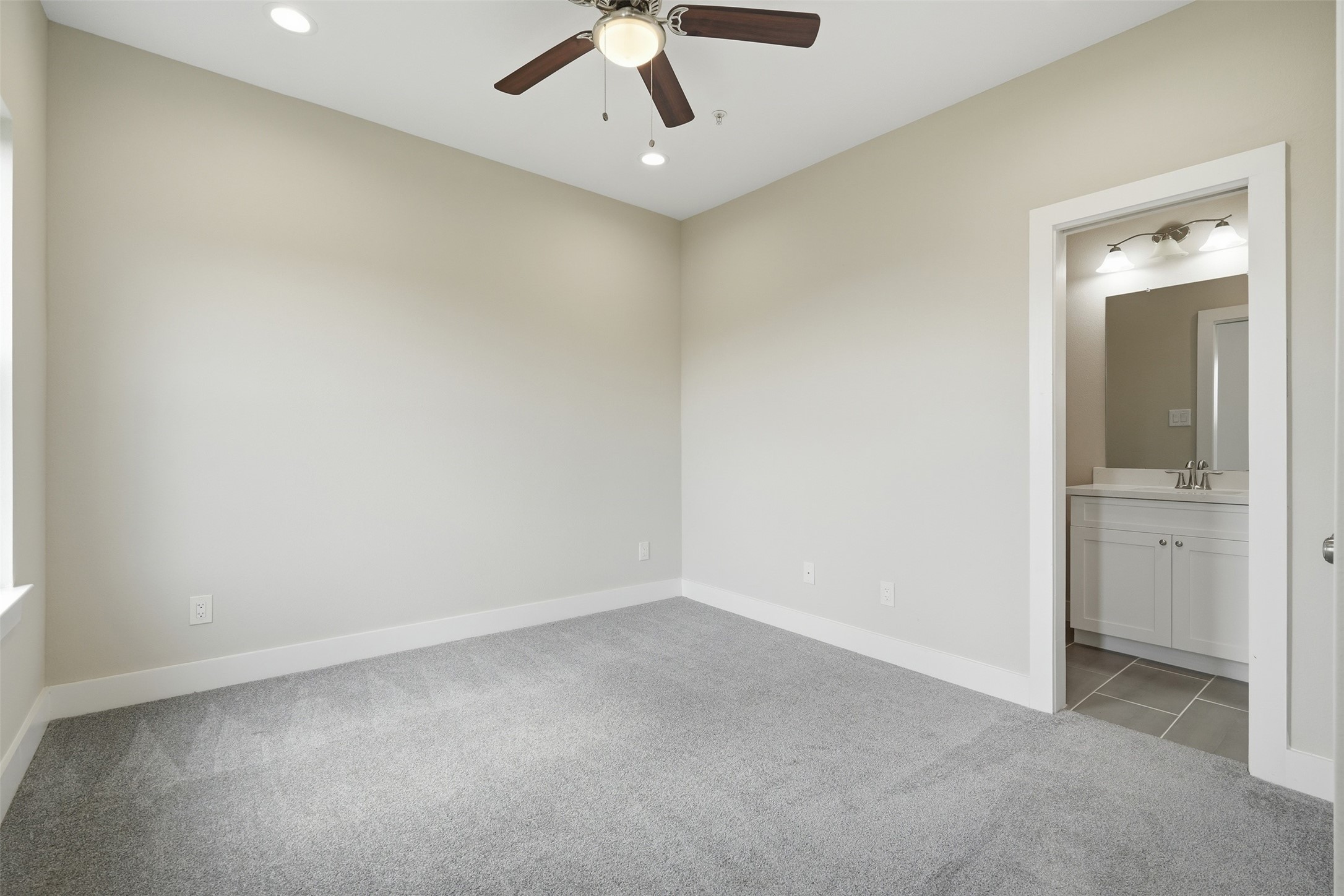 3913 Griggs Road Property Photo 13