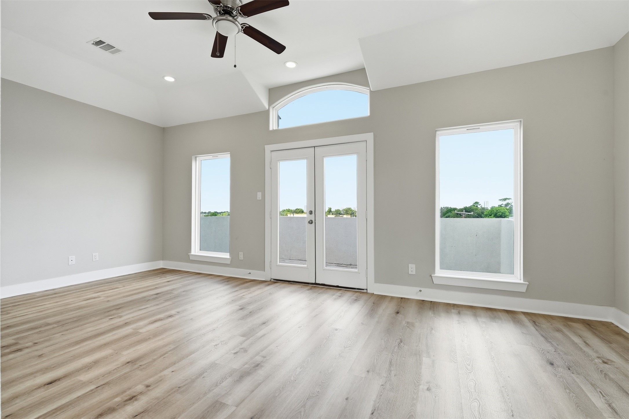 3913 Griggs Road Property Photo 15