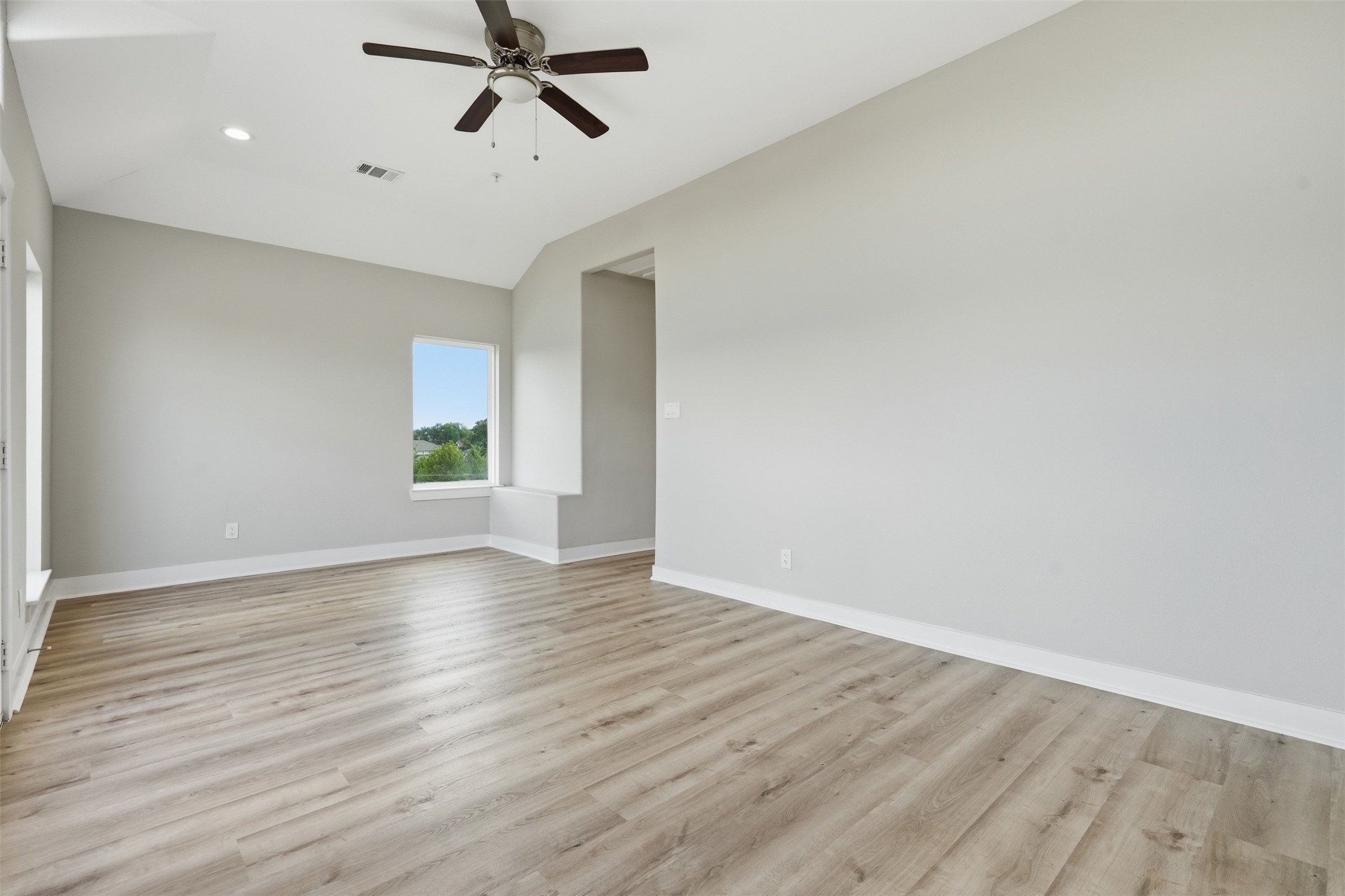 3913 Griggs Road Property Photo 16