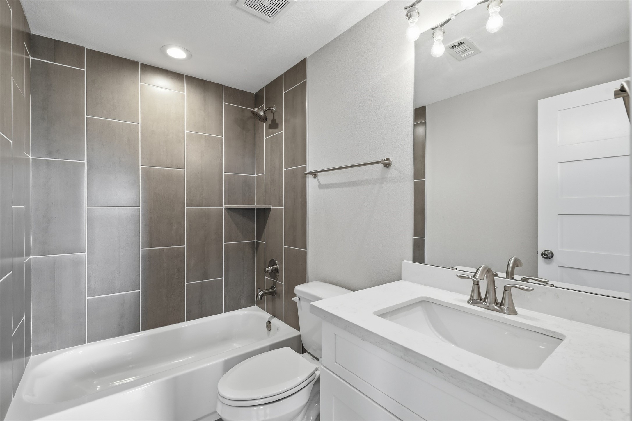 3913 Griggs Road Property Photo 18
