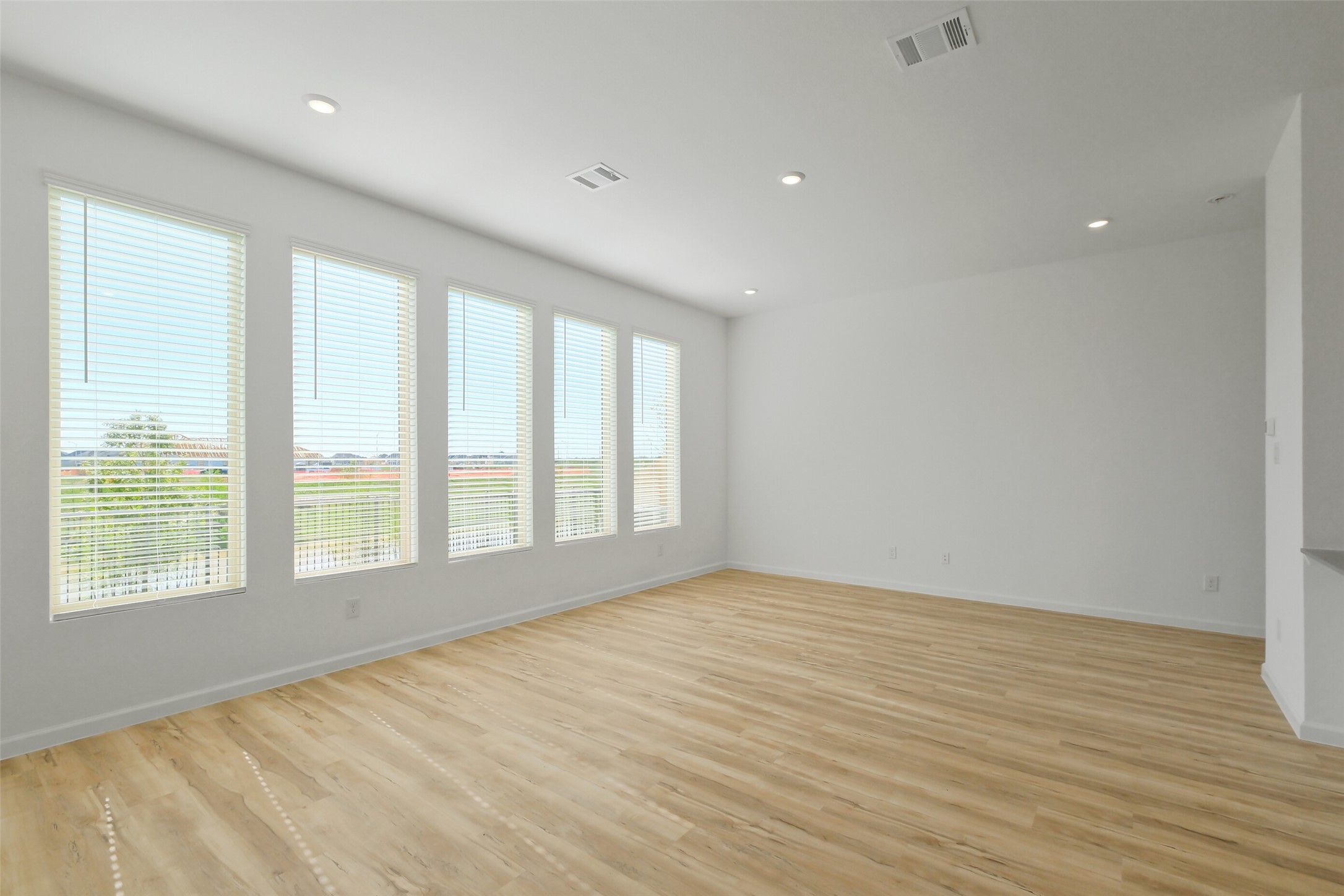 5562 Amber Brook Lane Property Photo 3