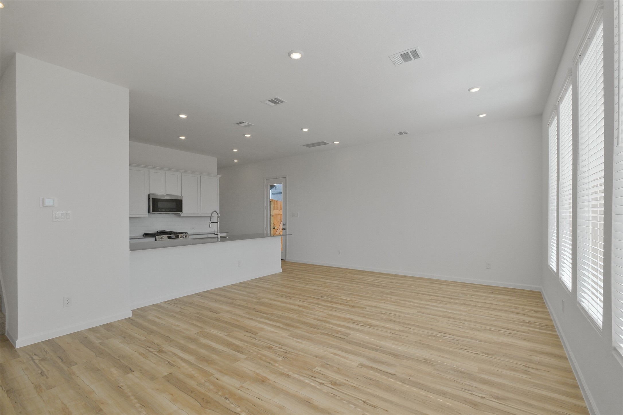 5562 Amber Brook Lane Property Photo 4