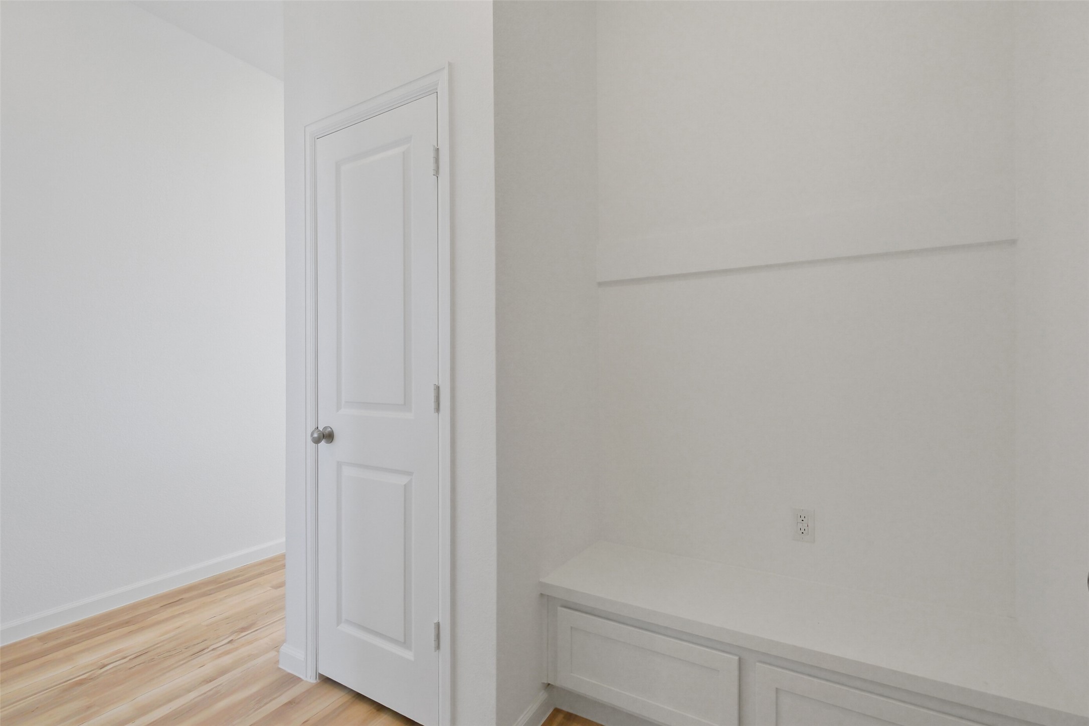 5562 Amber Brook Lane Property Photo 13