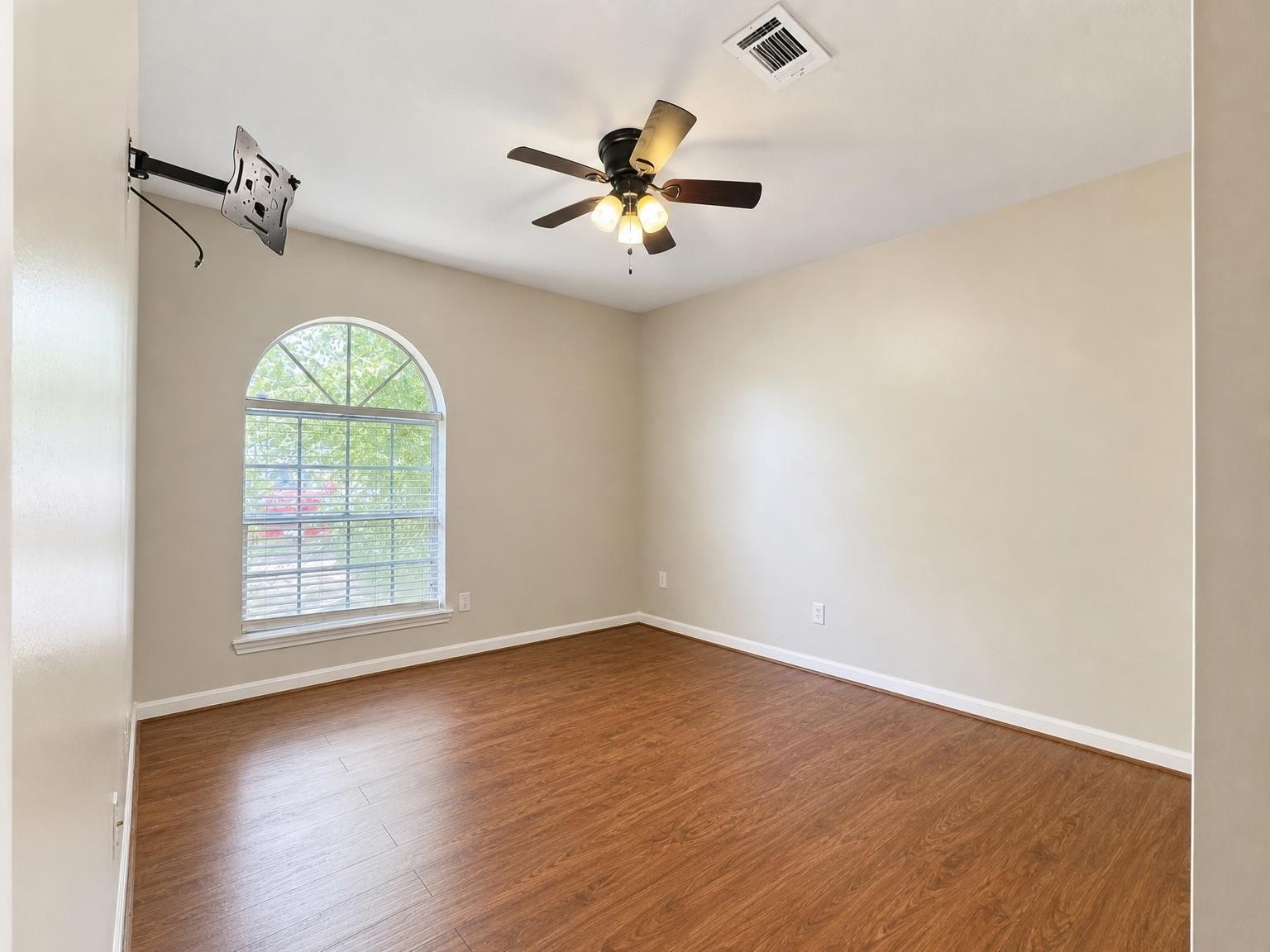 1747 Burning Tree Road Property Photo 12
