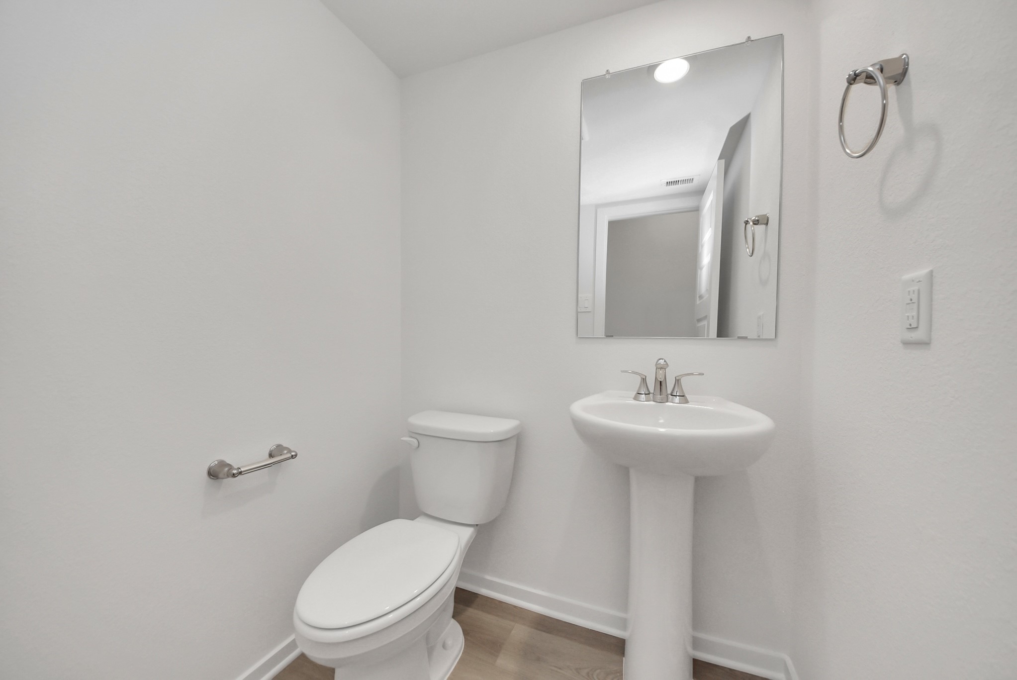 1043 Cedar Place Lane Property Photo 10