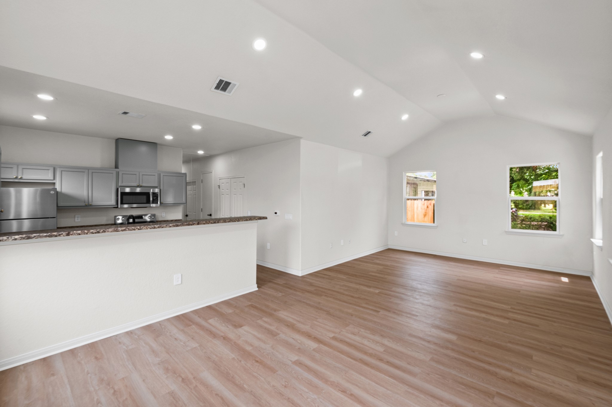 4415 Castor Street Property Photo 4