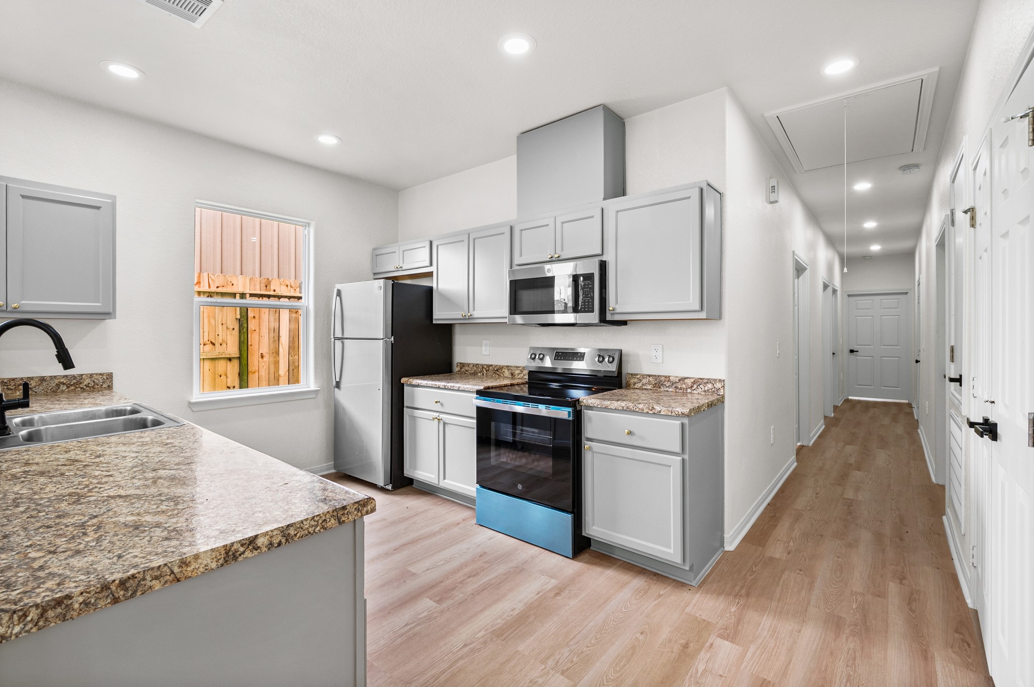 4415 Castor Street Property Photo 7