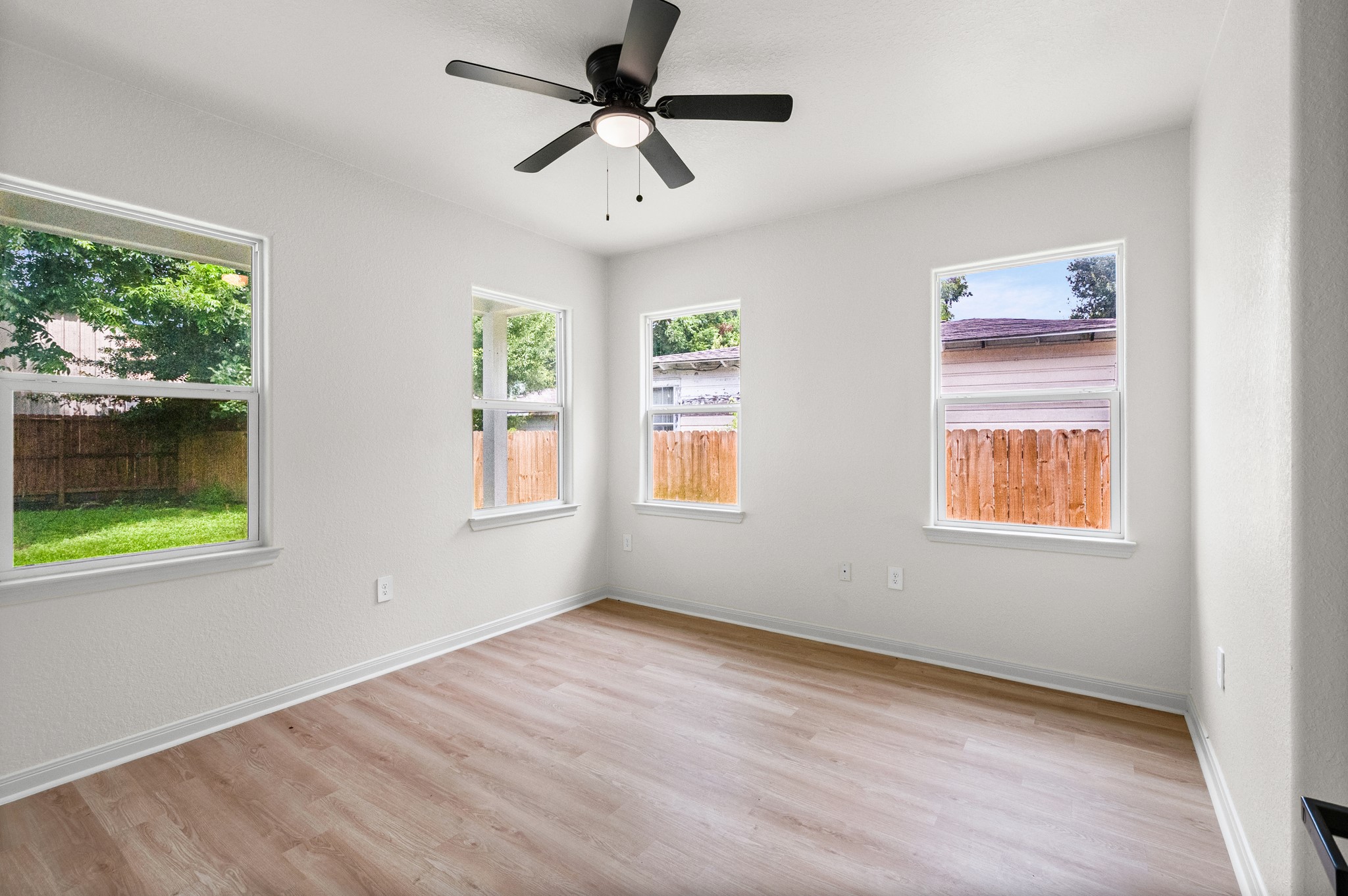 4415 Castor Street Property Photo 11