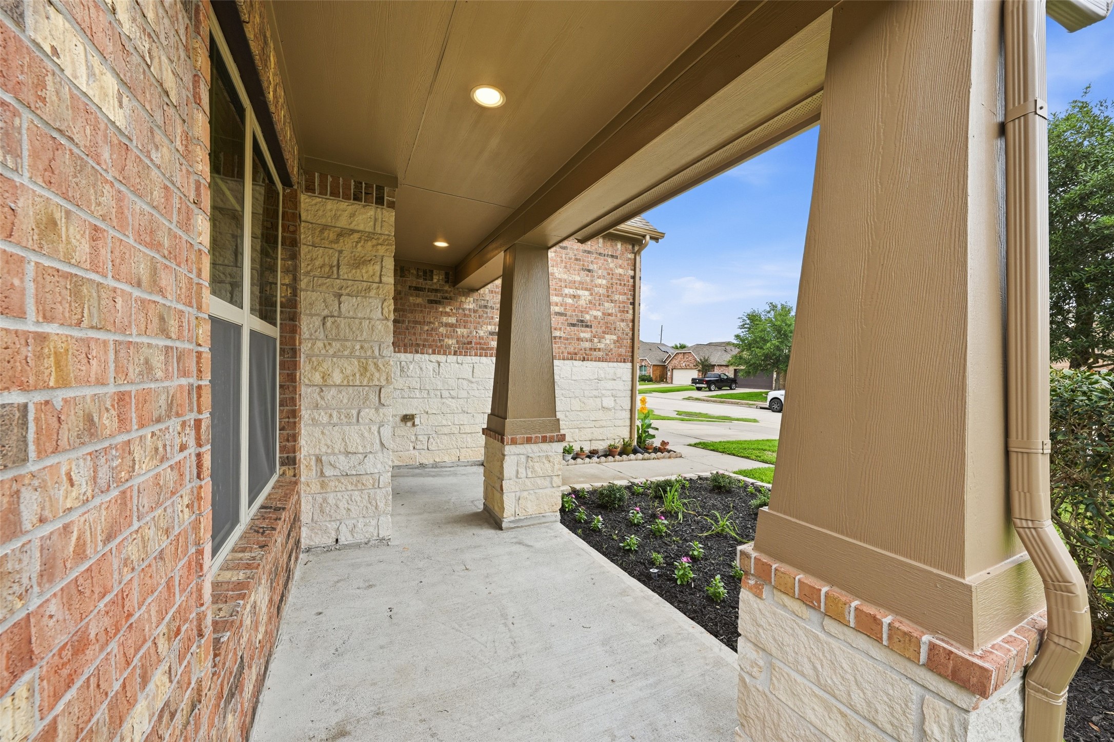 9422 Harmony Lake Lane Property Photo 3