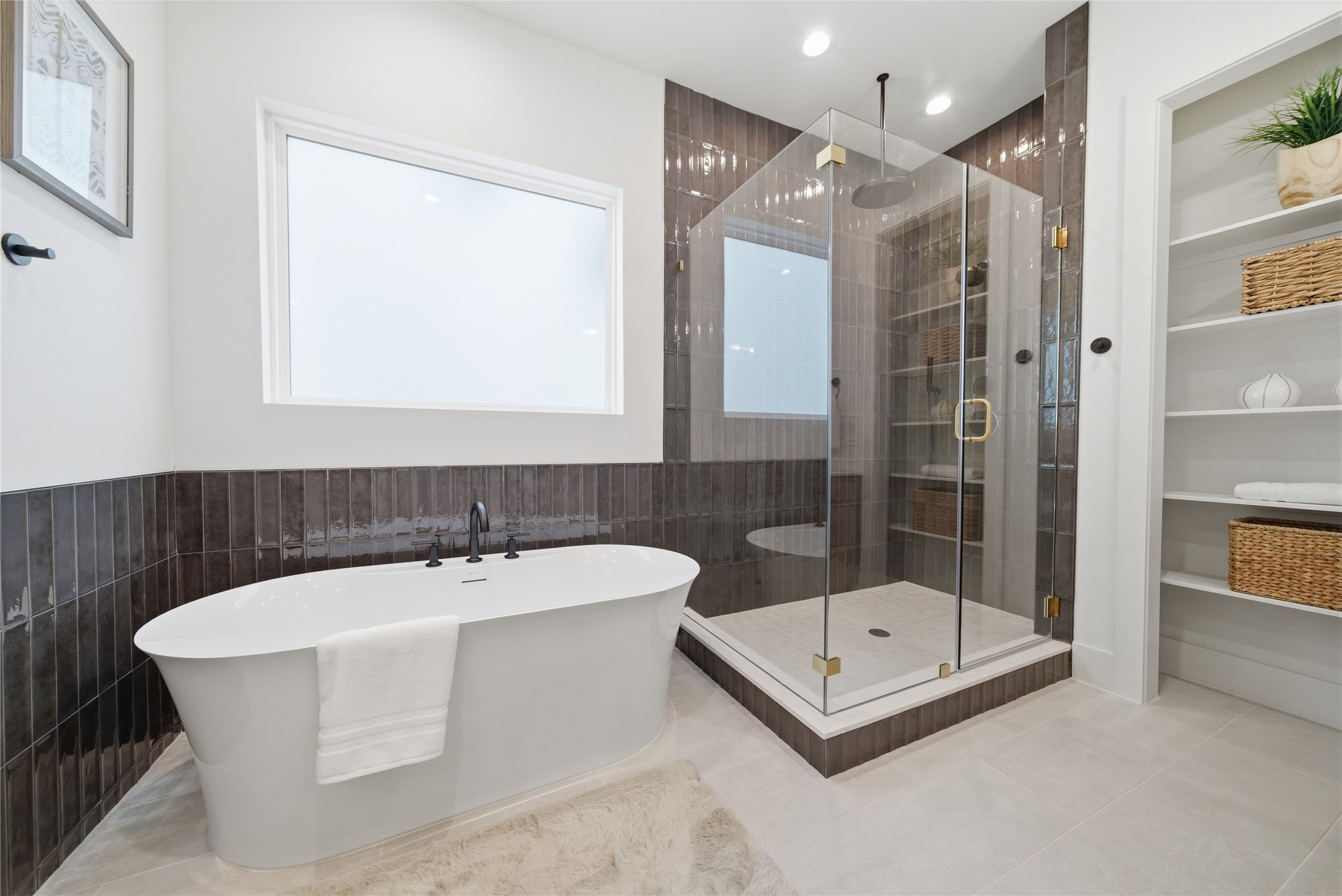 827 W 16th Street A Property Photo 23